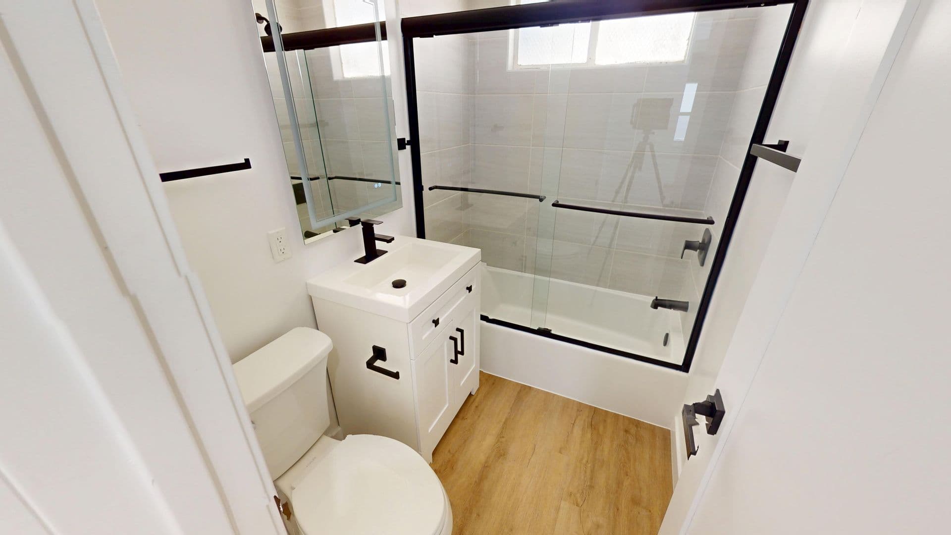 West Hollywood Apartment: 1014 North Hayworth Avenue