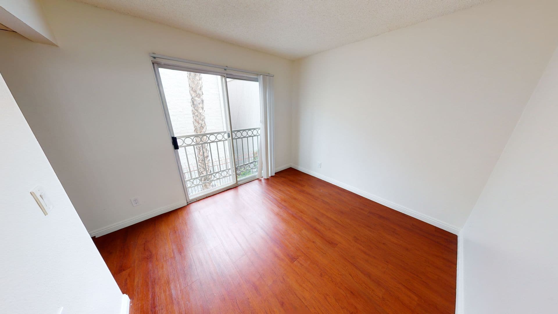 LOS ANGELES Apartment: 1530 NORTH DETROIT STREET