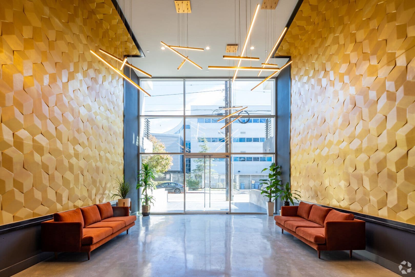 North Hollywood Apartment: 5525 Case Avenue