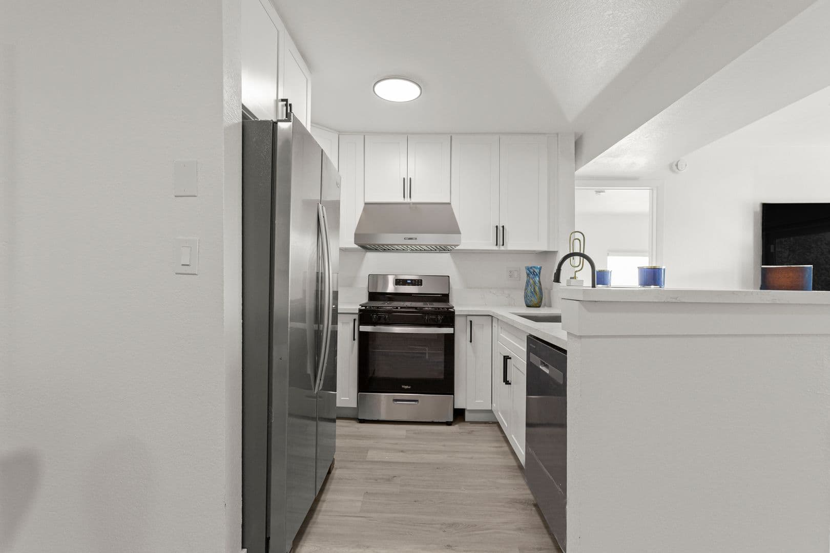 Northridge Apartment: 8803 Darby Avenue,