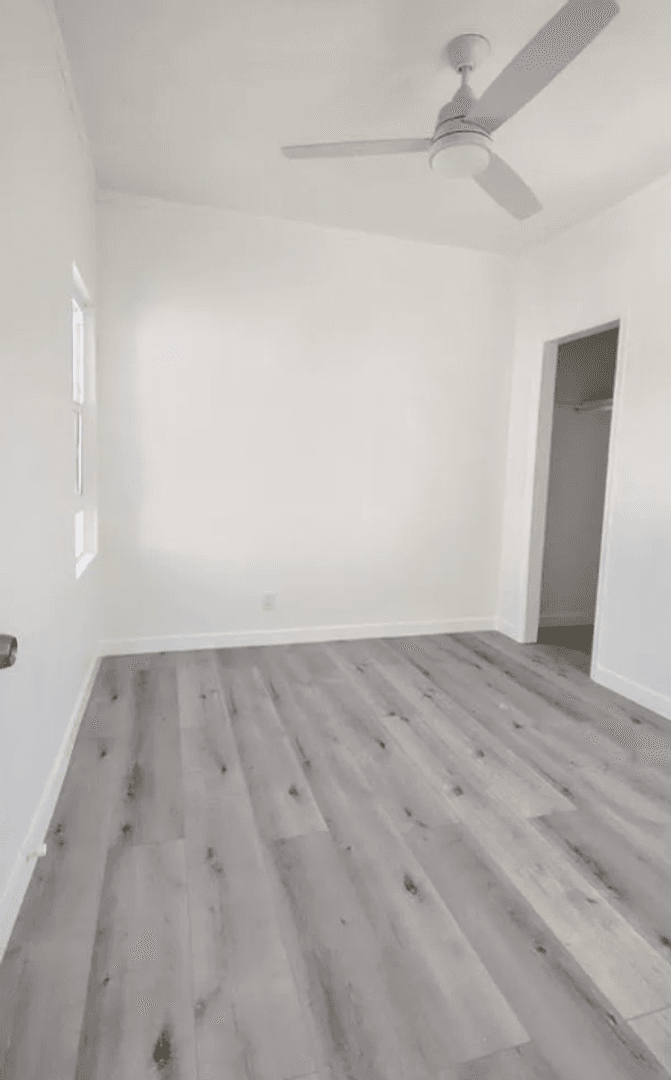 Los Angeles Apartment: 1565 South Hobart Blvd