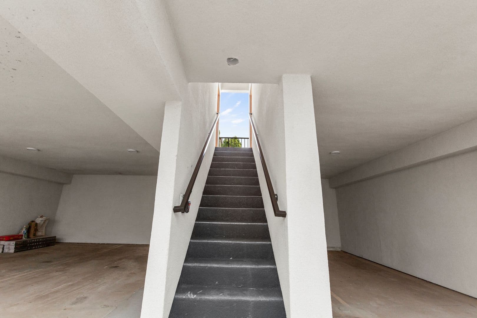 West Hollywood Apartment: 7634 Hampton Ave,