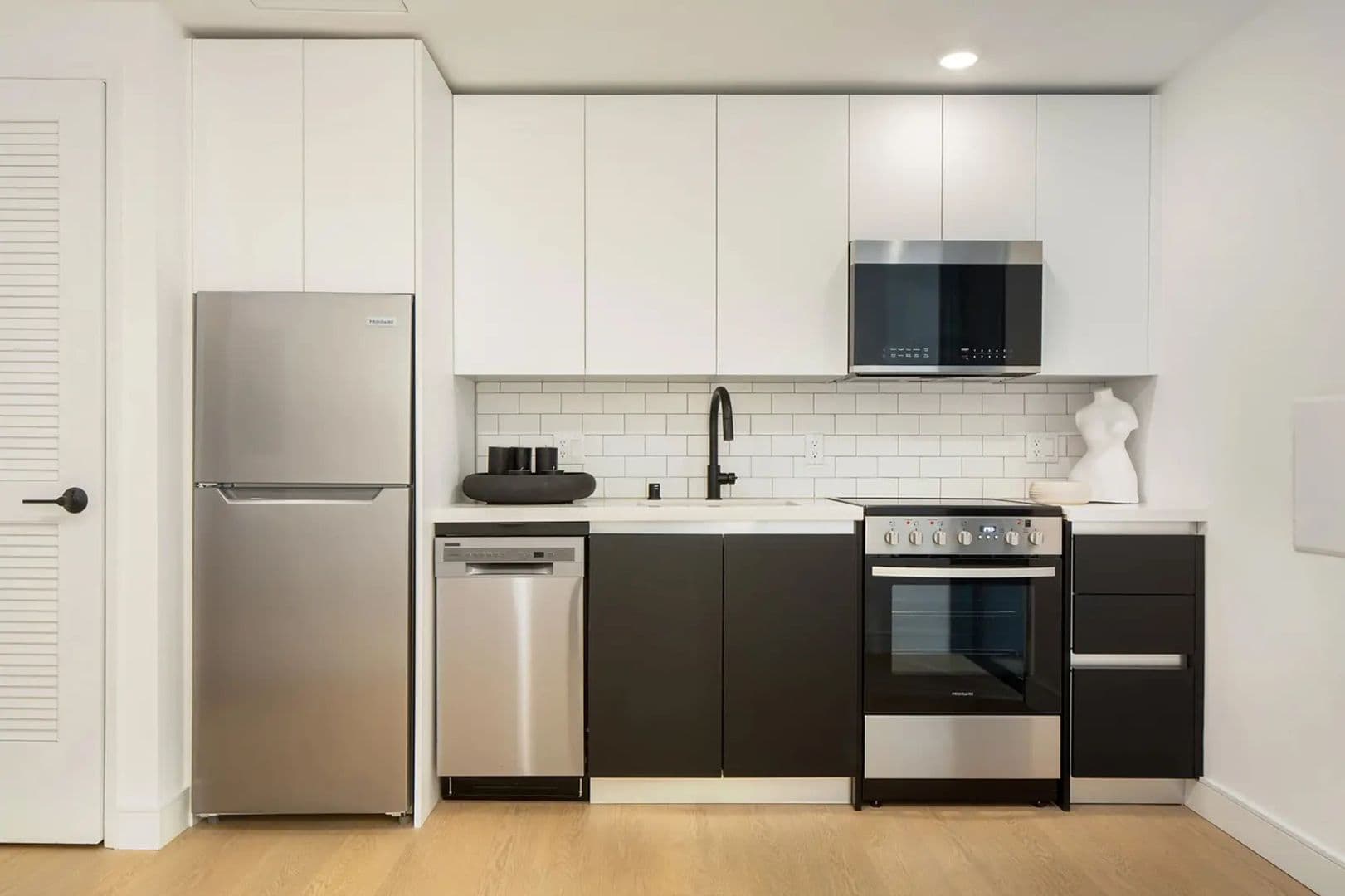 Los Angeles Apartment: 3920 West 5th Street