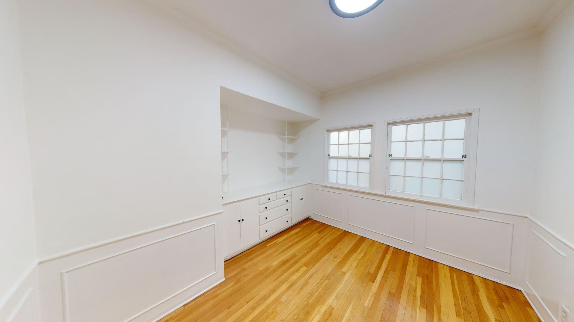 Los Angeles Apartment: 120 South Sweetzer Avenue