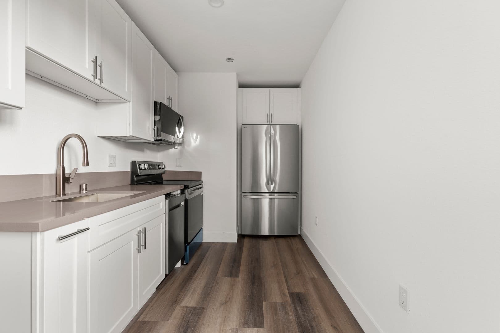 West Hollywood Apartment: 7634 Hampton Ave,