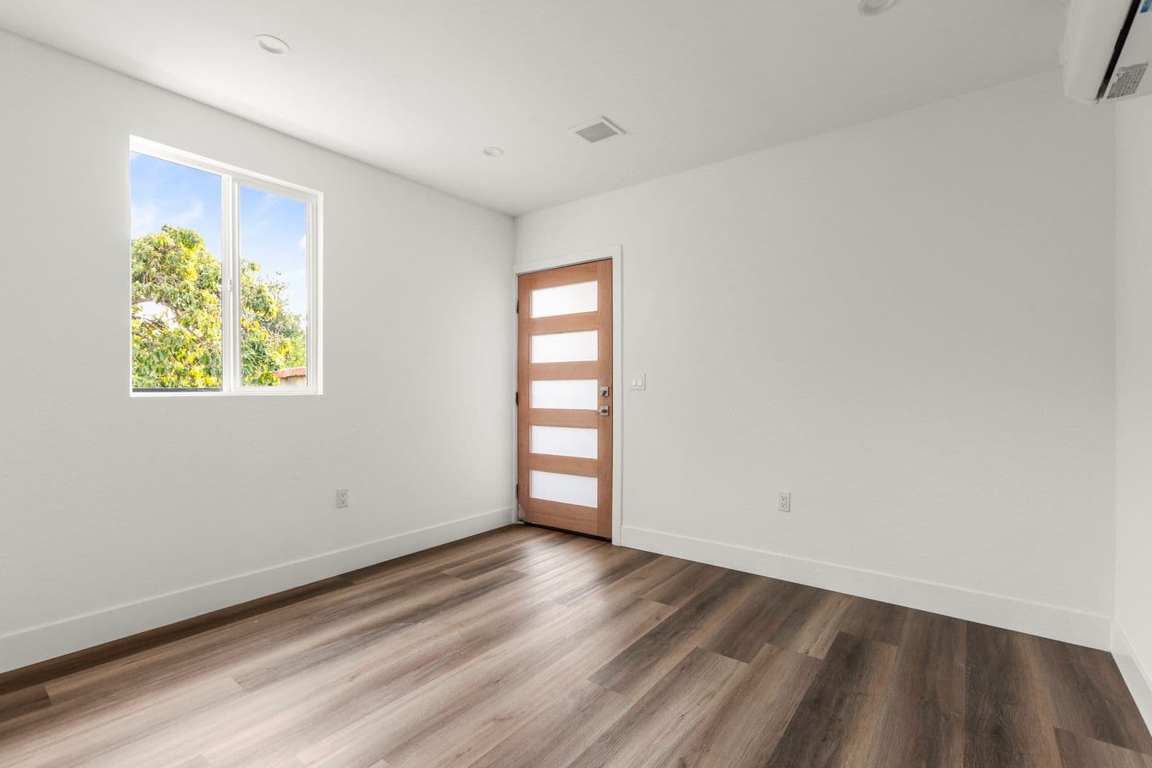 West Hollywood Apartment: 7634 Hampton Ave,