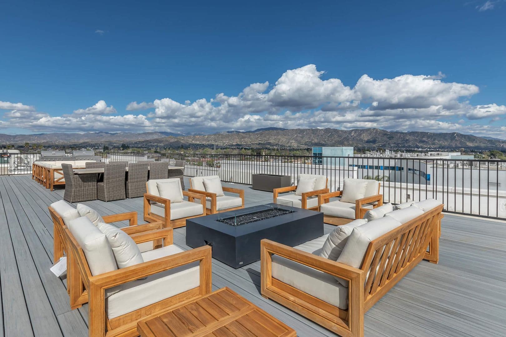 North Hollywood Apartment: 5525 Case Avenue