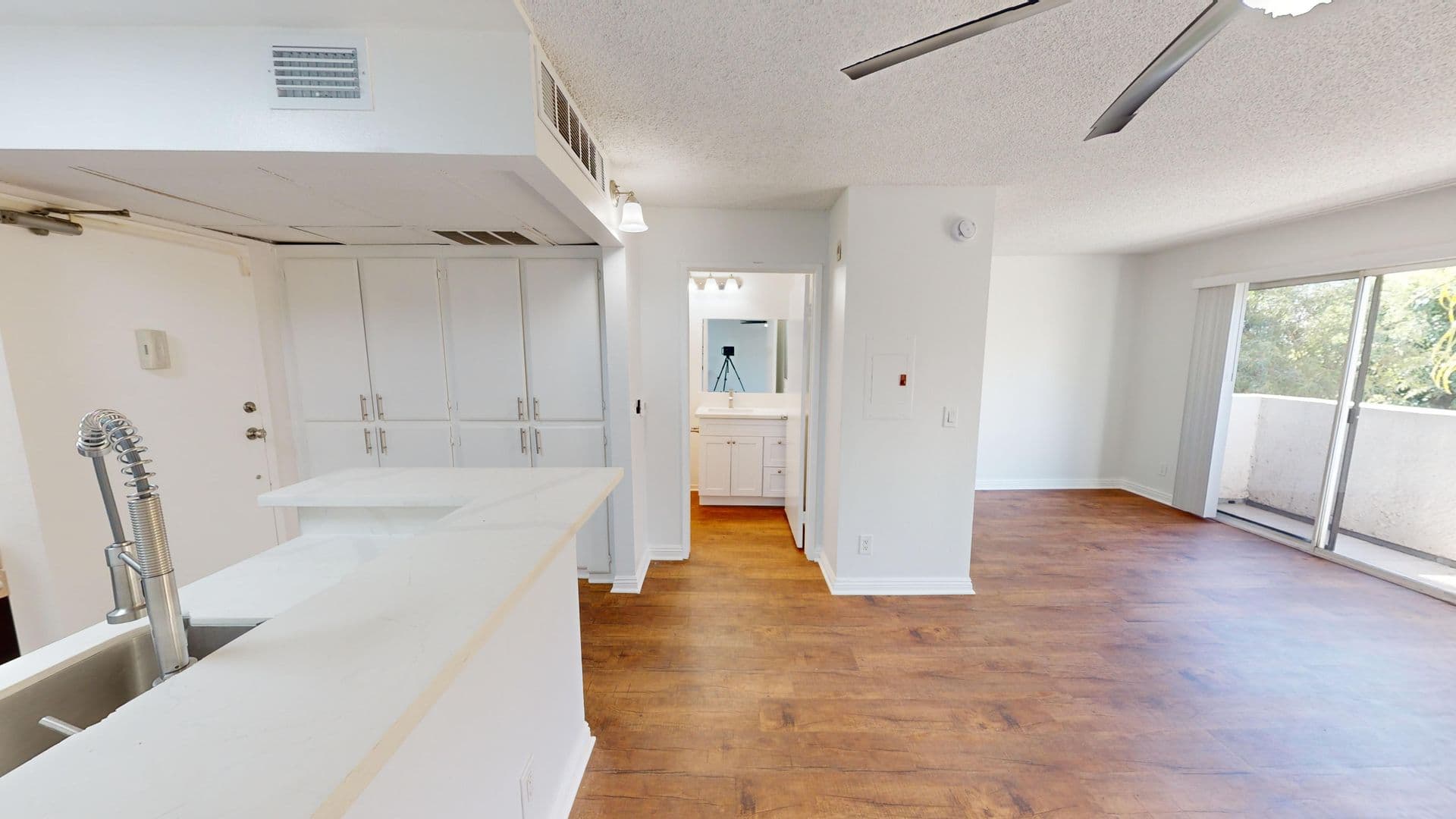 LOS ANGELES Apartment: 1530 NORTH DETROIT STREET