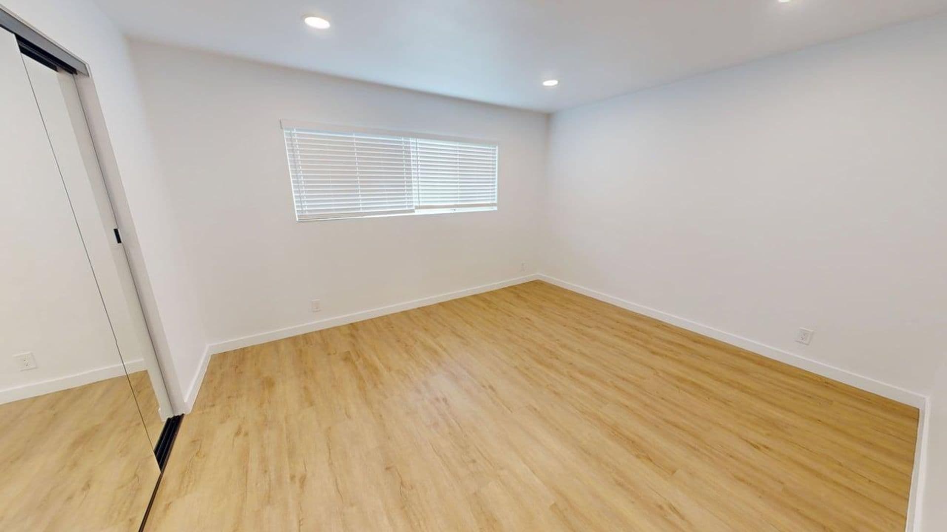 BEVERLY HILLS Apartment: 245 S. DOHENY DR.