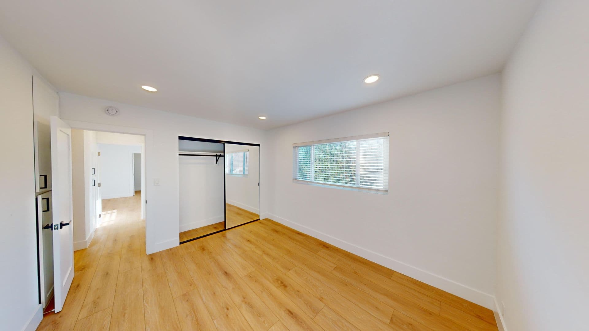 West Hollywood Apartment: 943 North Gardner Street