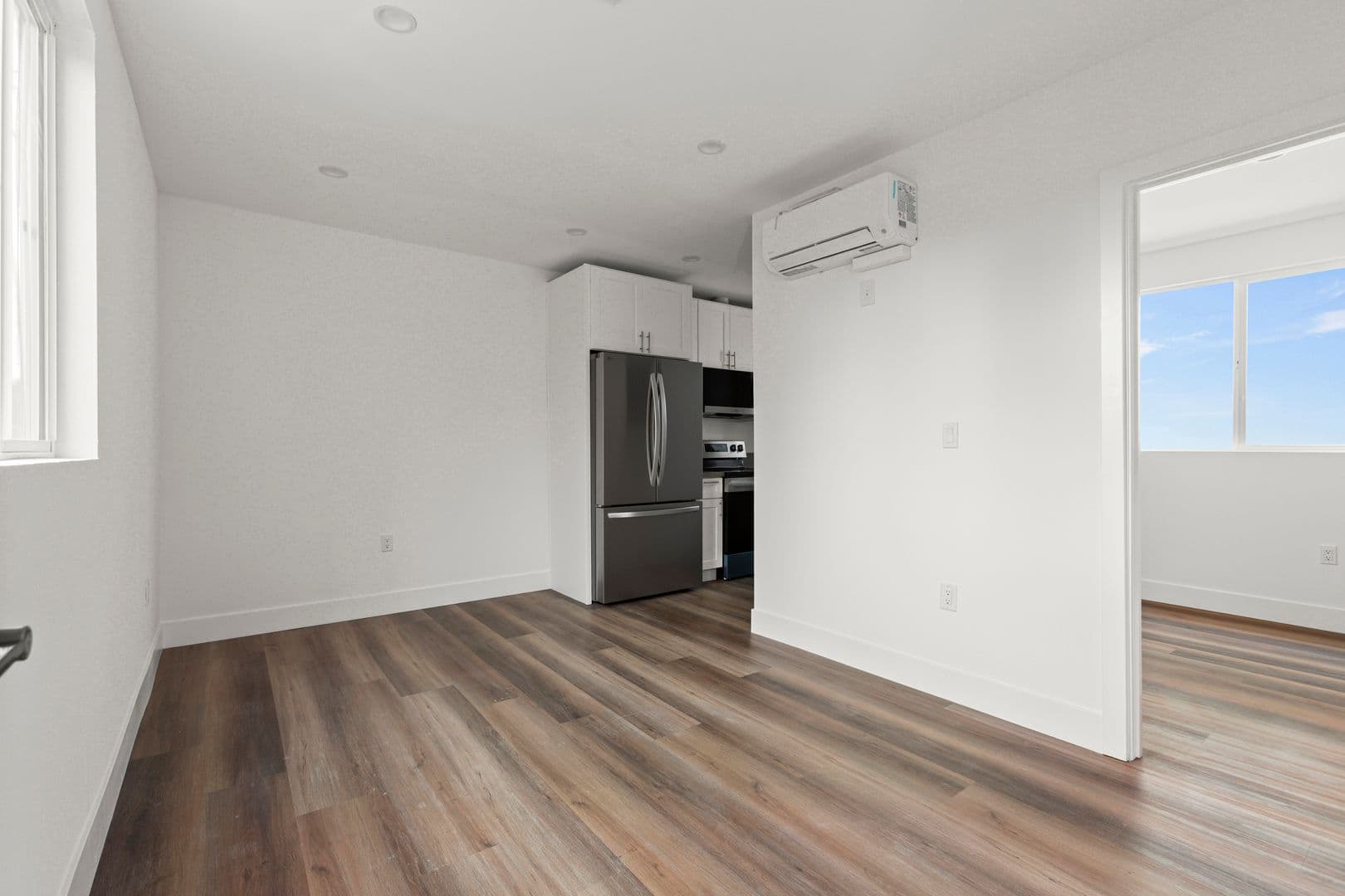 West Hollywood Apartment: 7634 Hampton Ave,