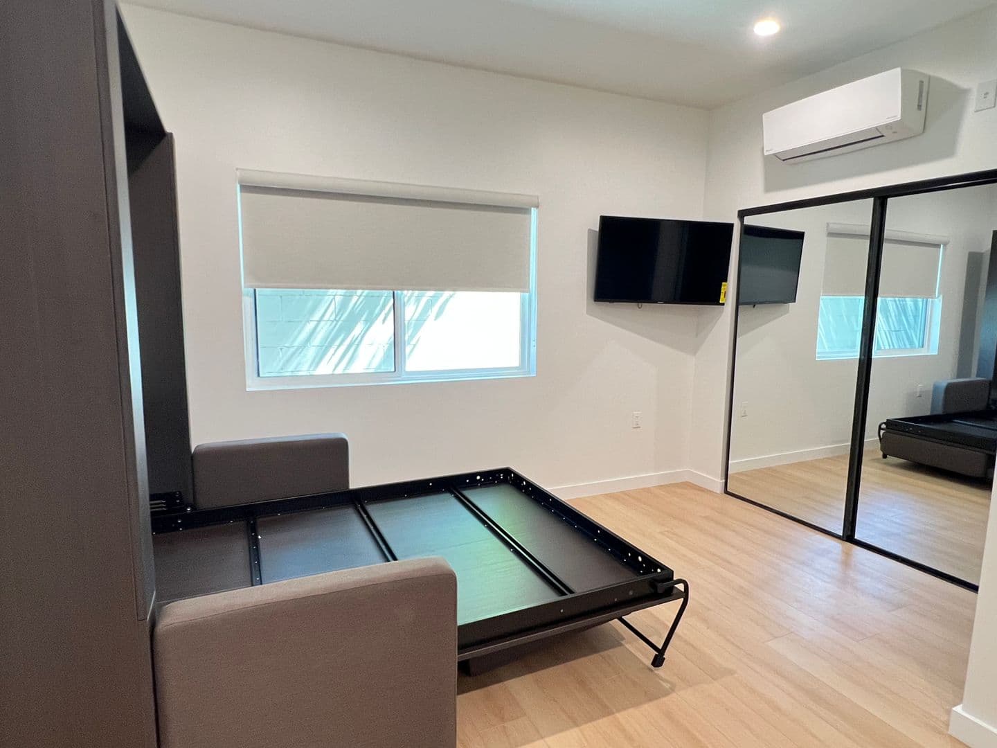 Van Nuys Apartment: 5804 Woodman Avenue