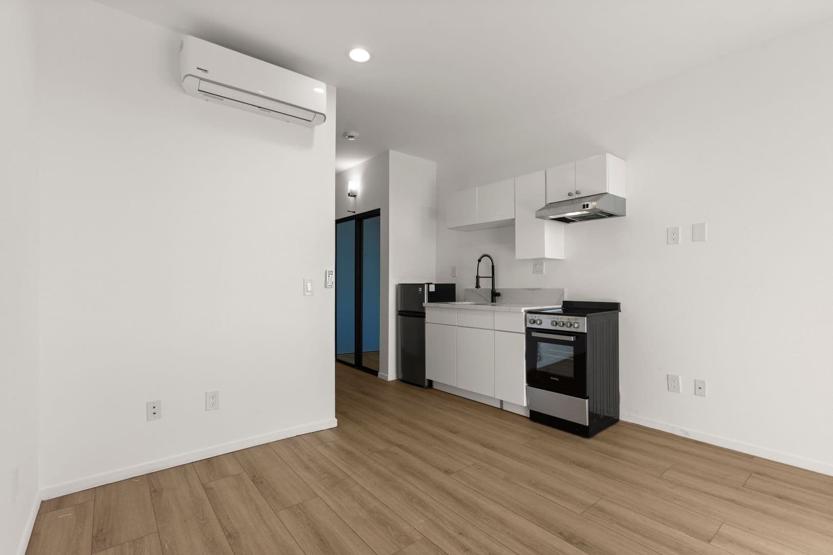 PASADENA Apartment: 1299 E. GREEN STREET