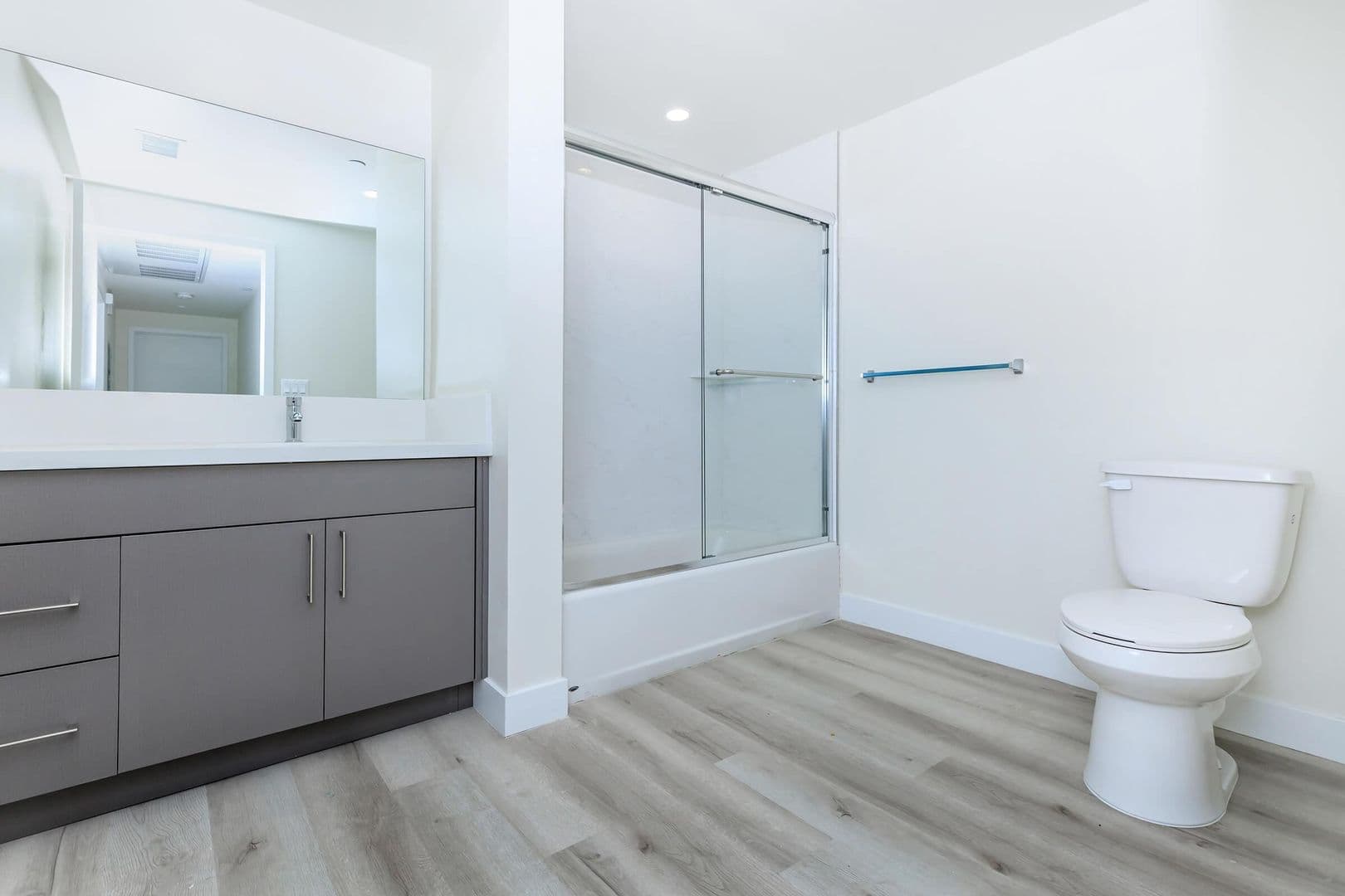 CANOGA PARK Apartment: 7043 JORDAN AVE