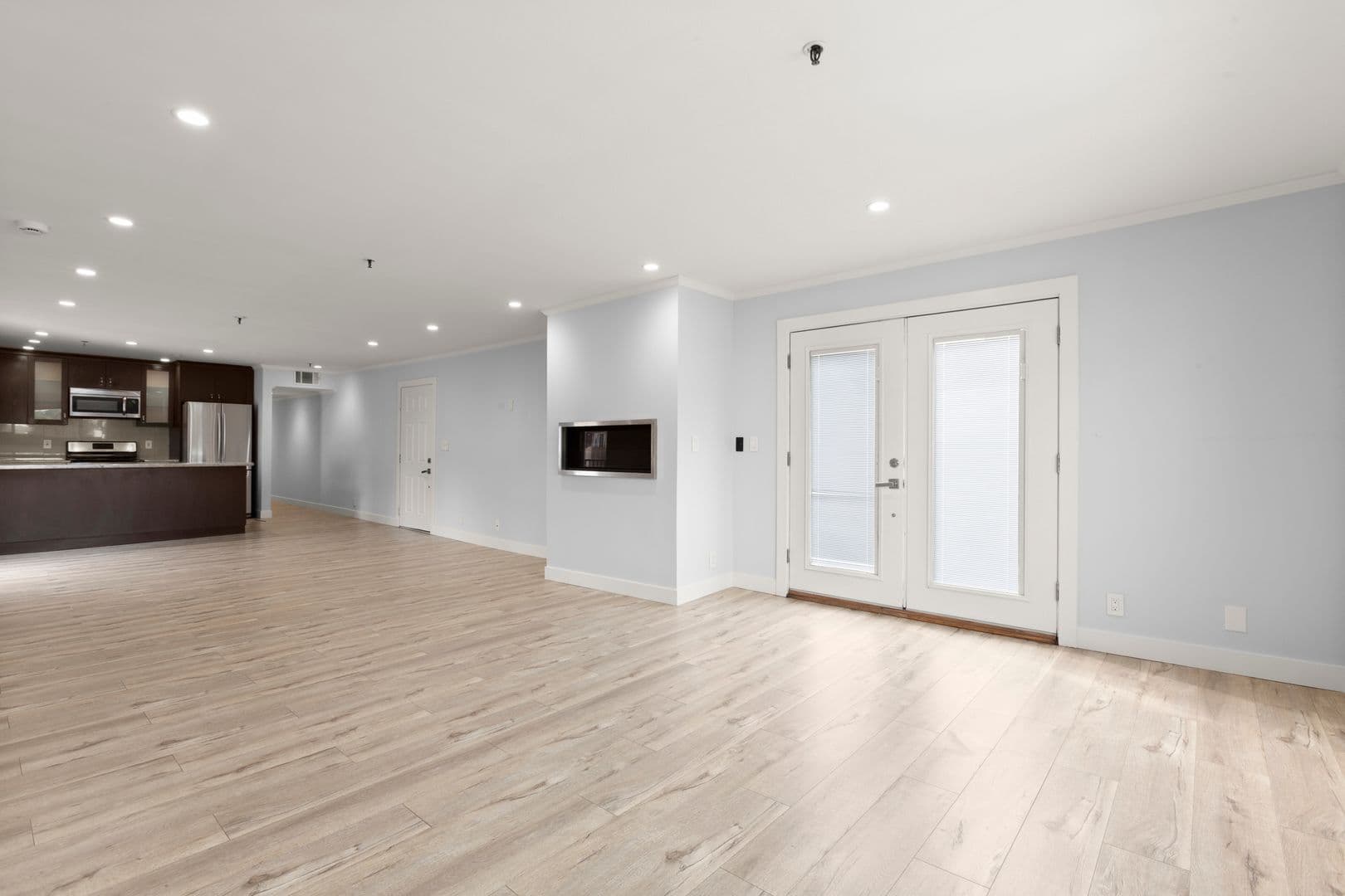 Los Angeles Apartment: 6543 Franklin Avenue