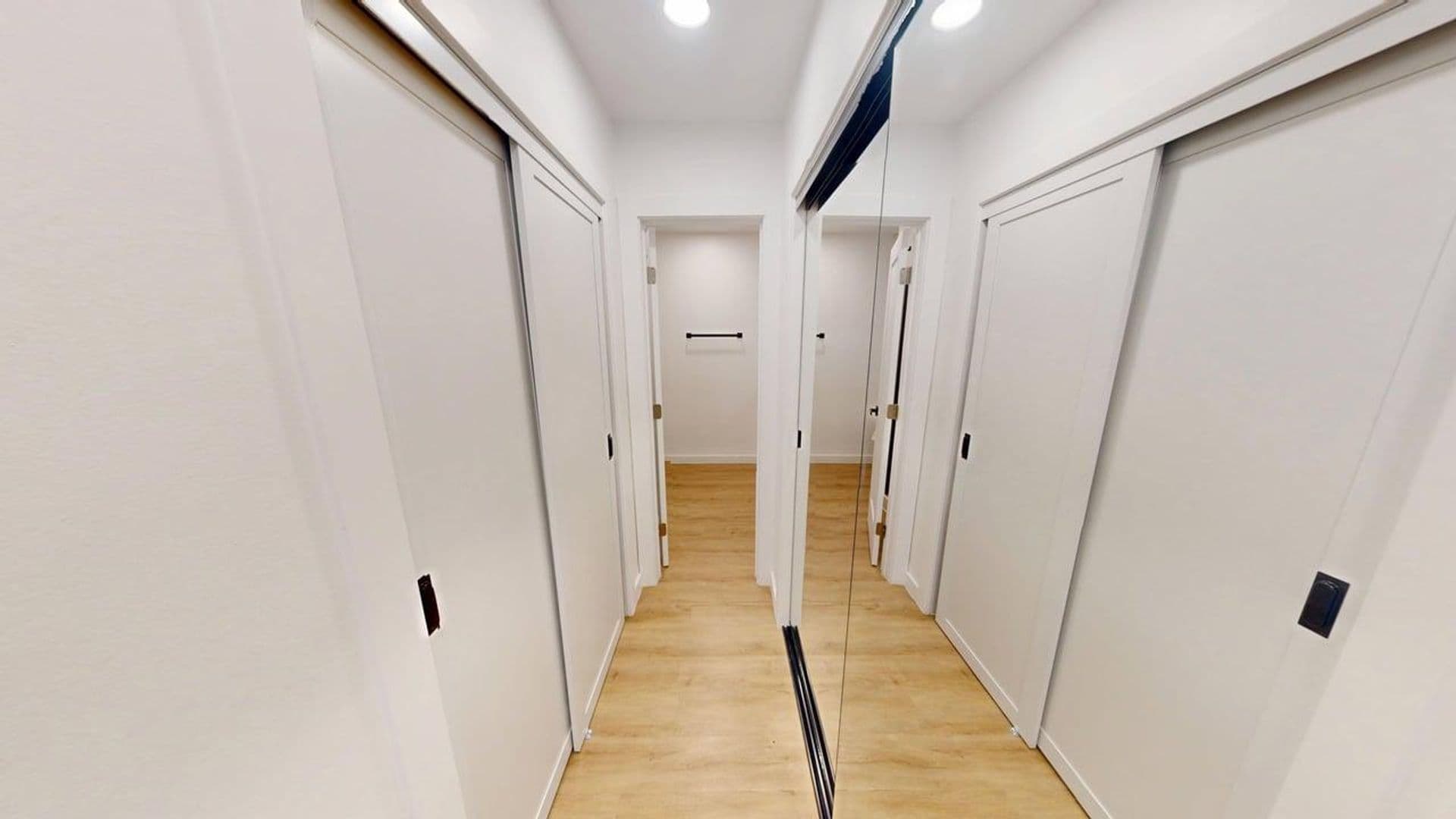BEVERLY HILLS Apartment: 245 S. DOHENY DR.