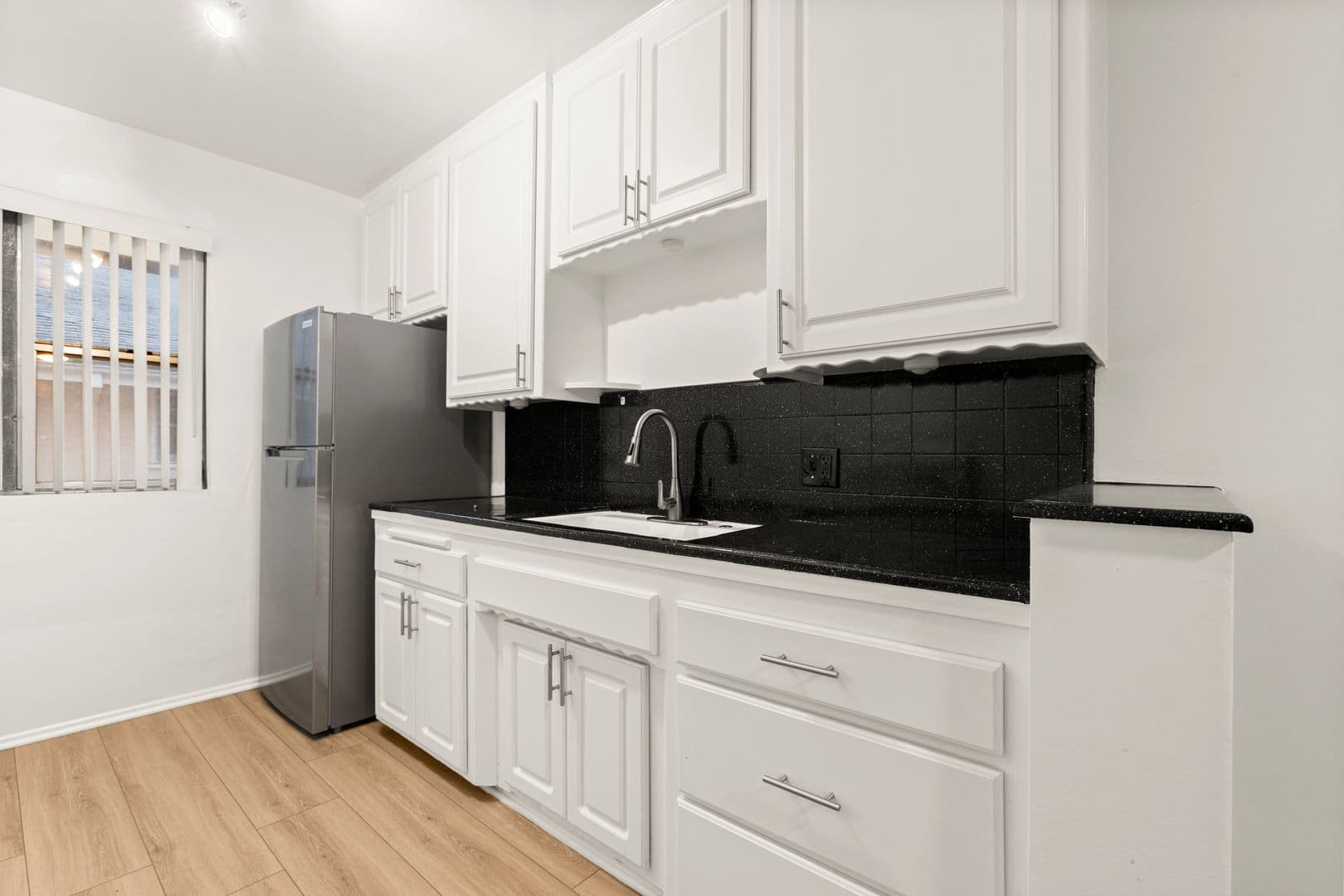 Los Angeles Apartment: 1254 North Orange Drive