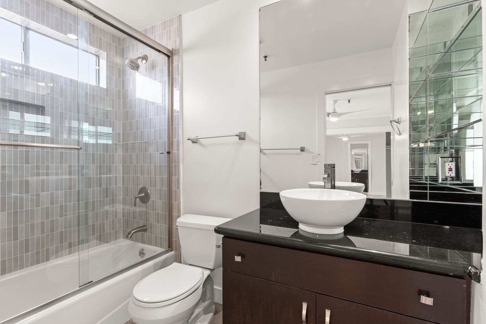 Los Angeles Apartment: 6543 Franklin Avenue