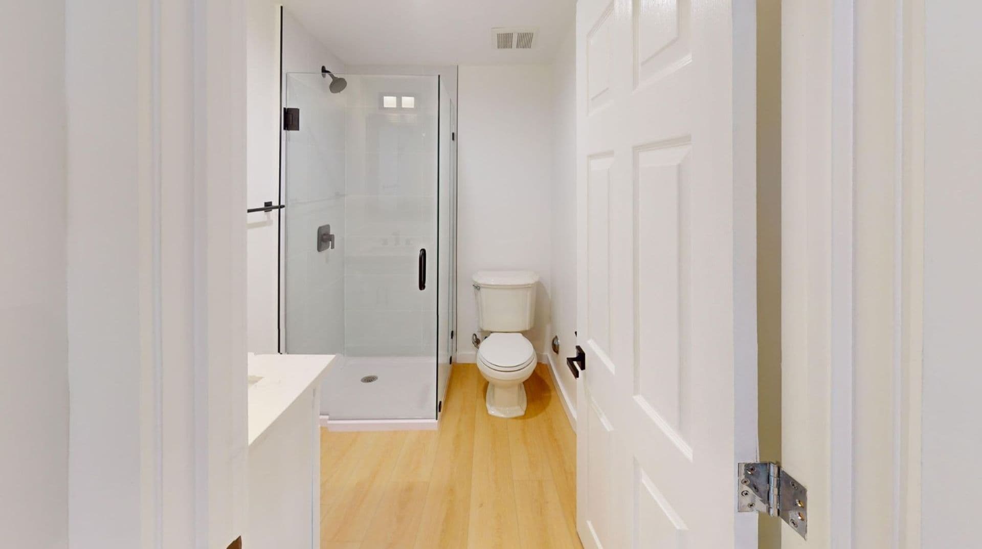 Van Nuys Apartment: 5804 Woodman Avenue