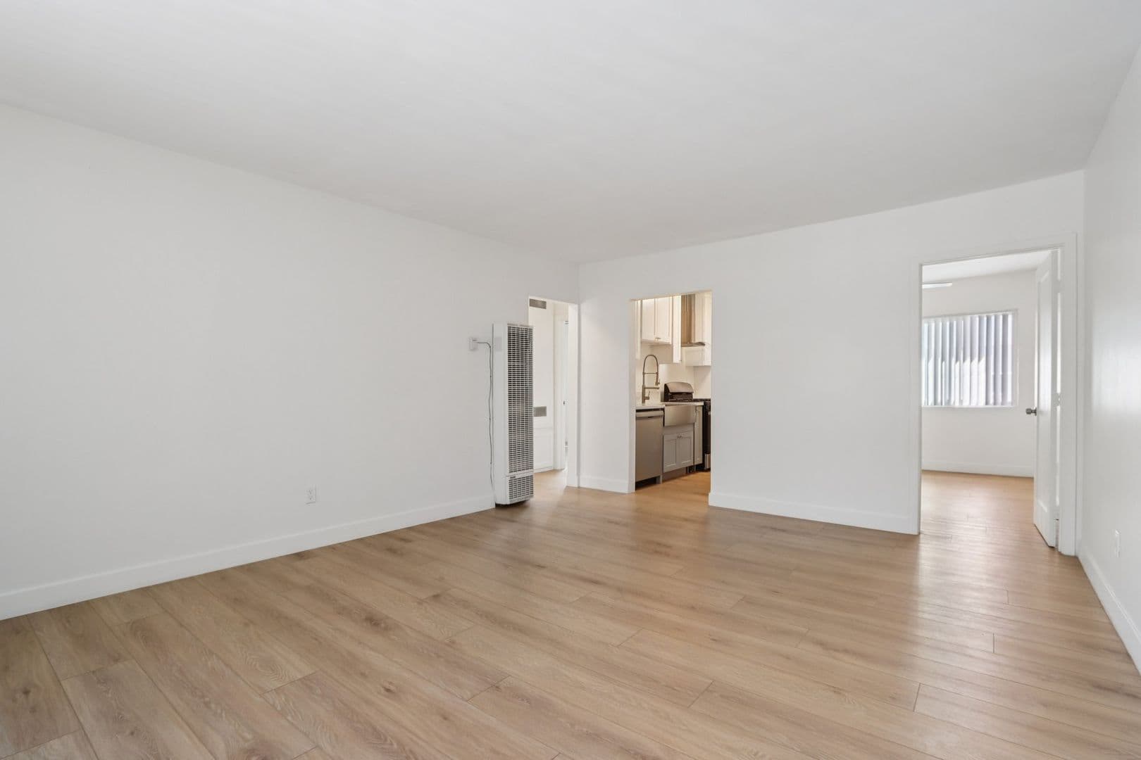 Los Angeles Apartment: 4500 Esmeralda Street