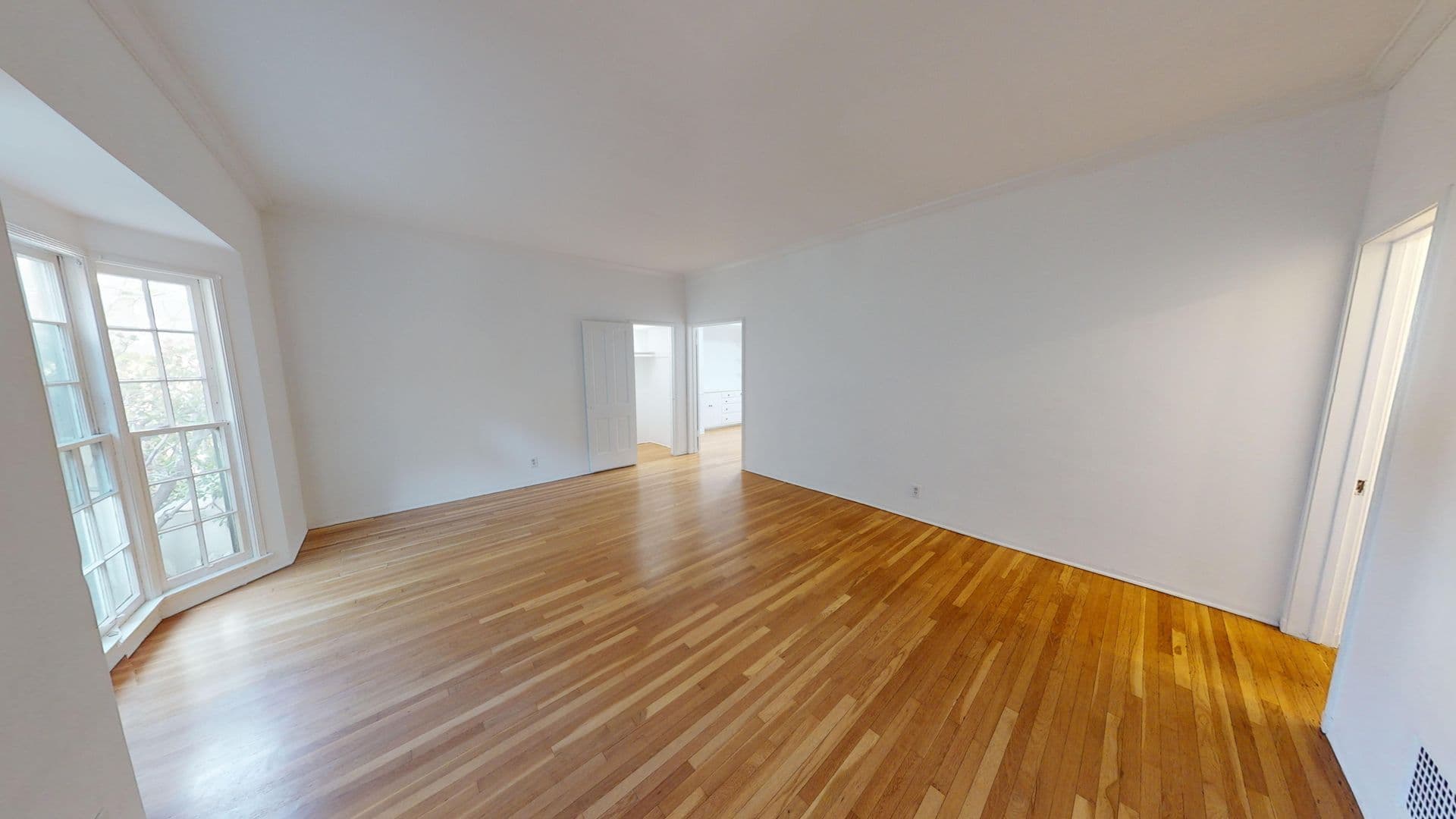 Los Angeles Apartment: 120 South Sweetzer Avenue