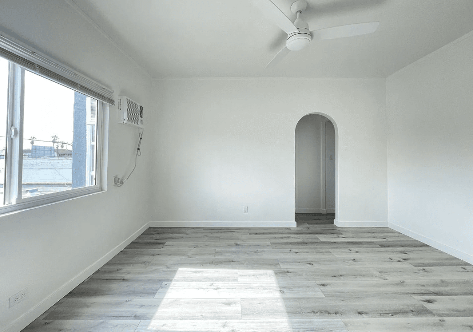 Los Angeles Apartment: 1565 South Hobart Blvd