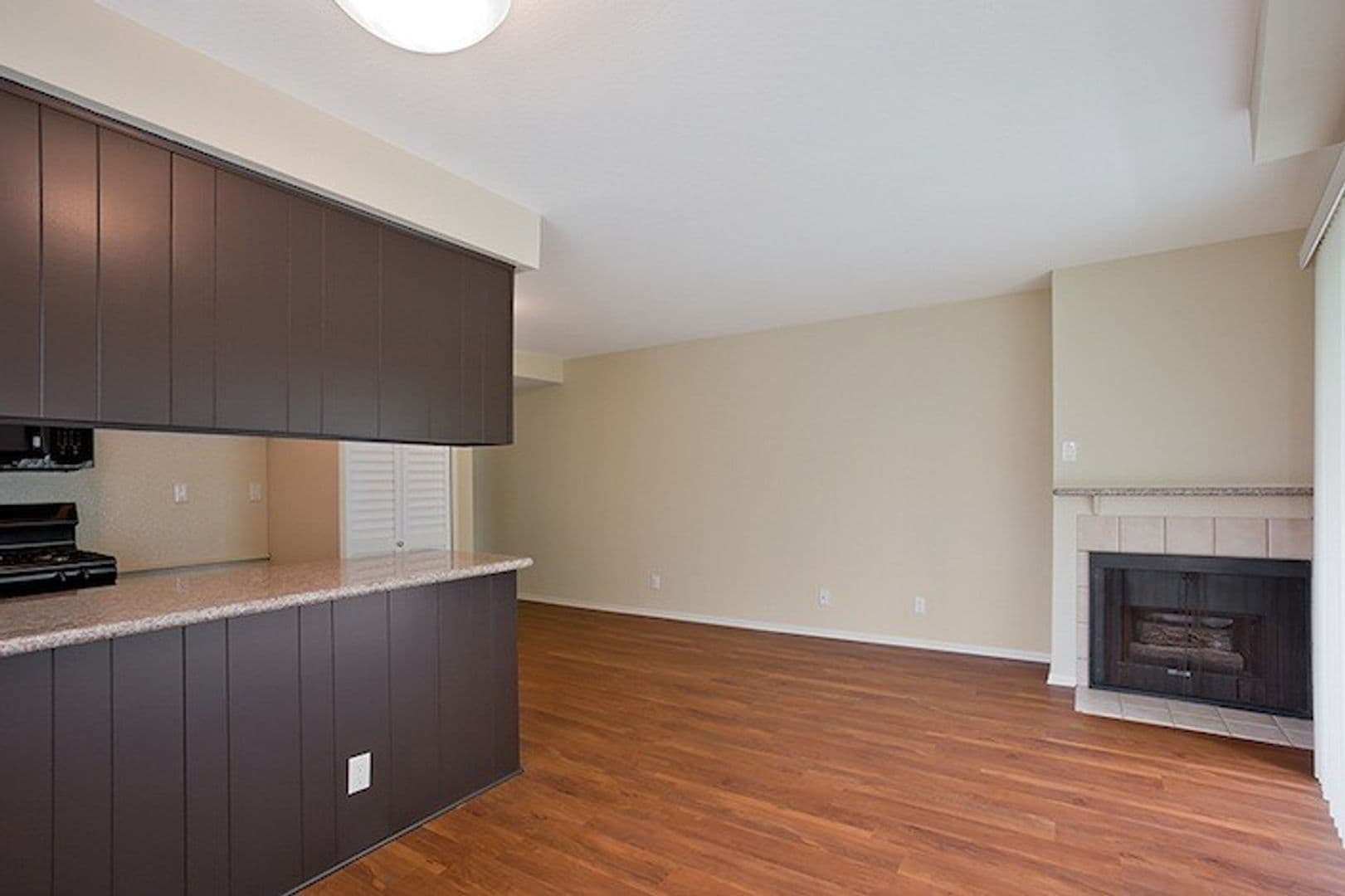 LOS ANGELES Apartment: 3974 MOORE ST.