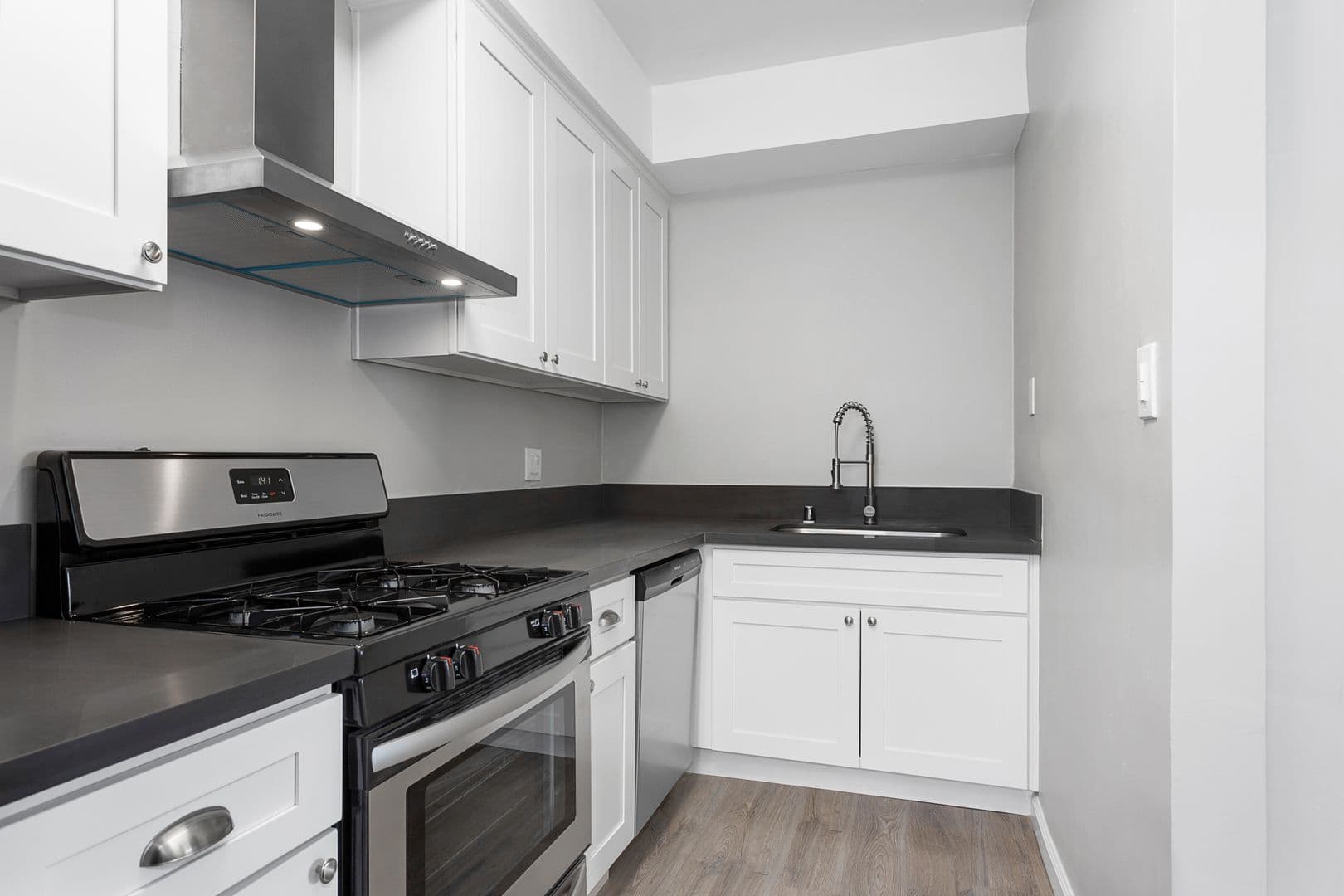 LOS ANGELES Apartment: 112 S. WESTMORELAND AVE.,