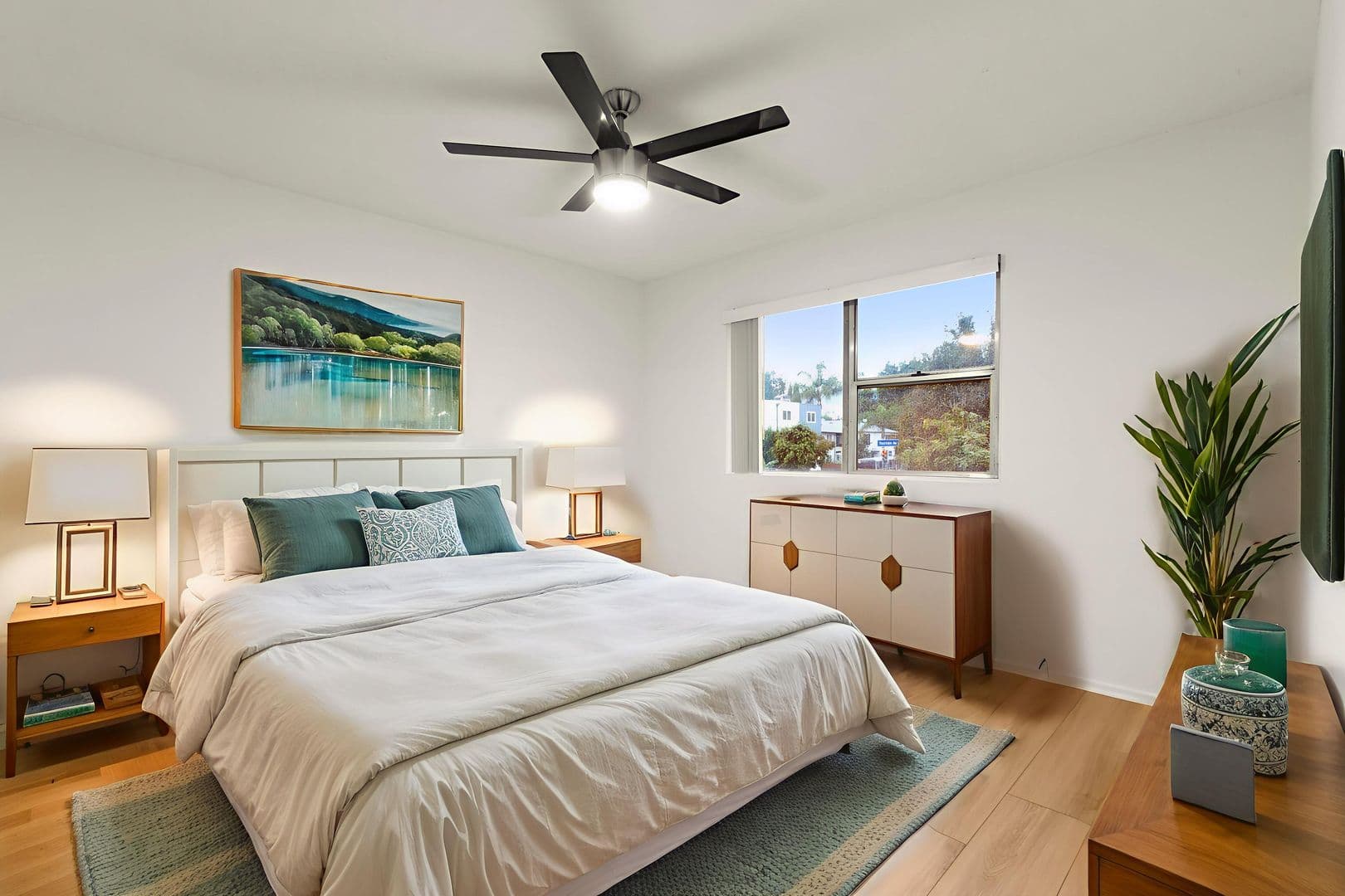 Los Angeles Apartment: 1254 North Orange Drive