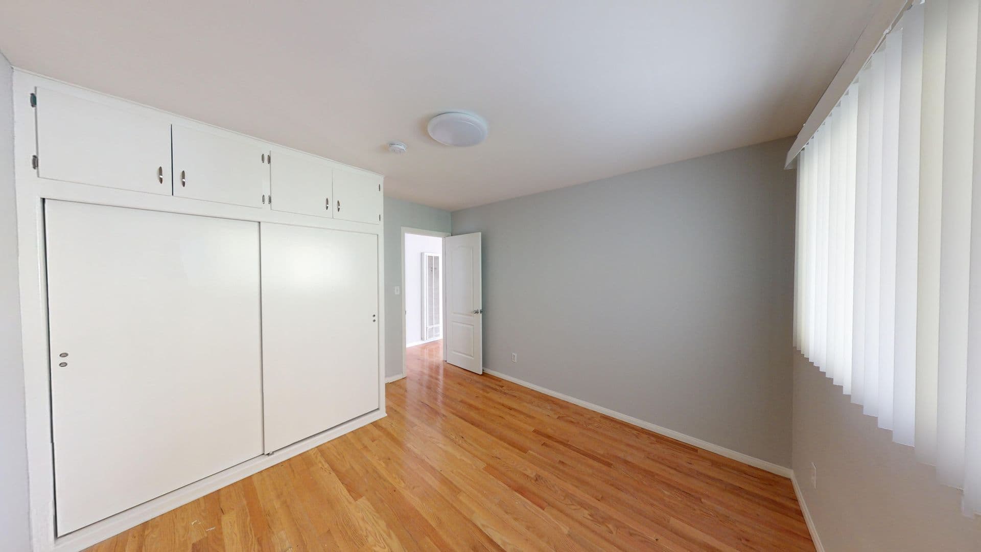 Los Angeles Apartment: 627 Belmont Avenue,