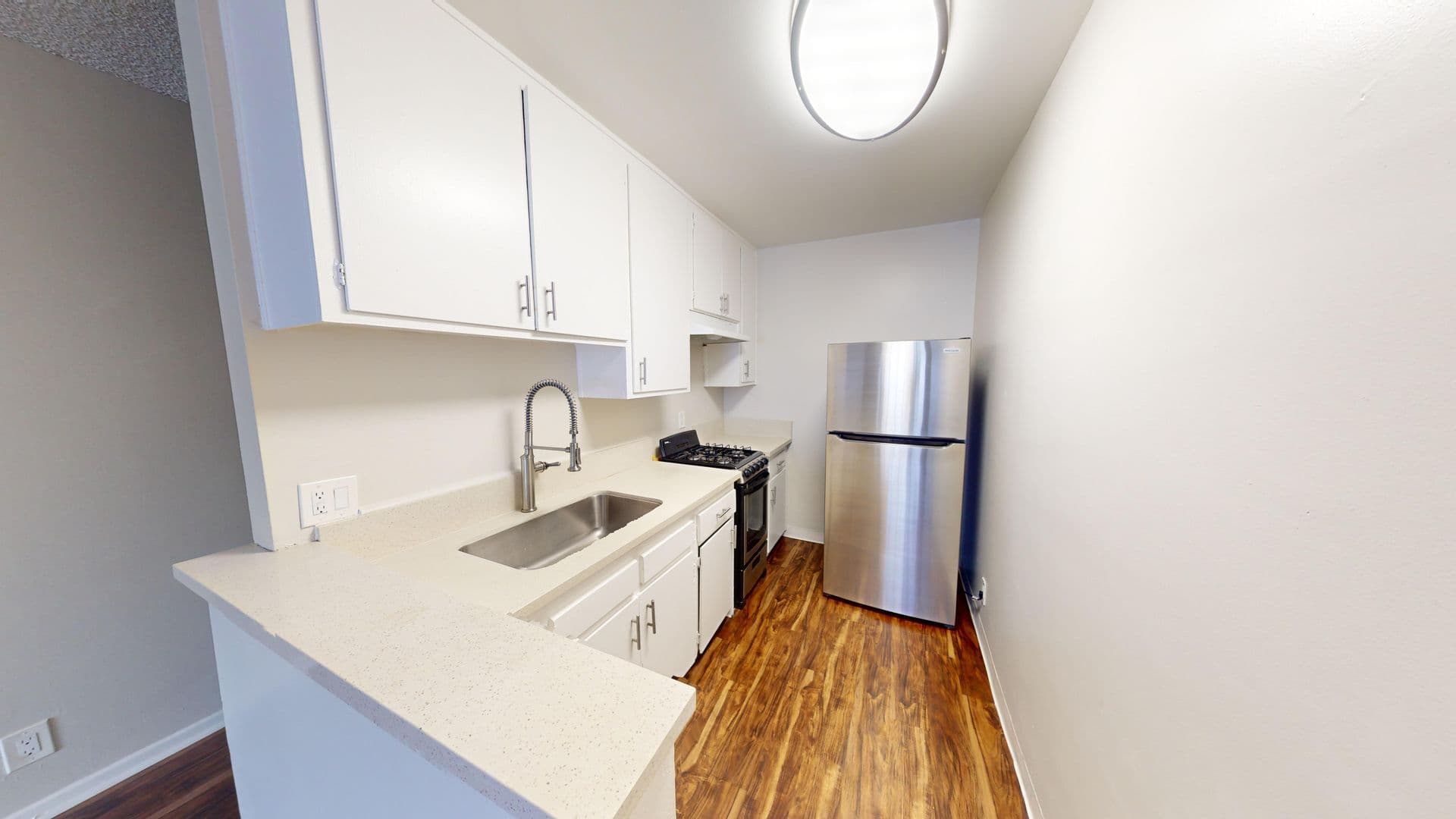 LOS ANGELES Apartment: 830 S. GRAND VIEW ST.