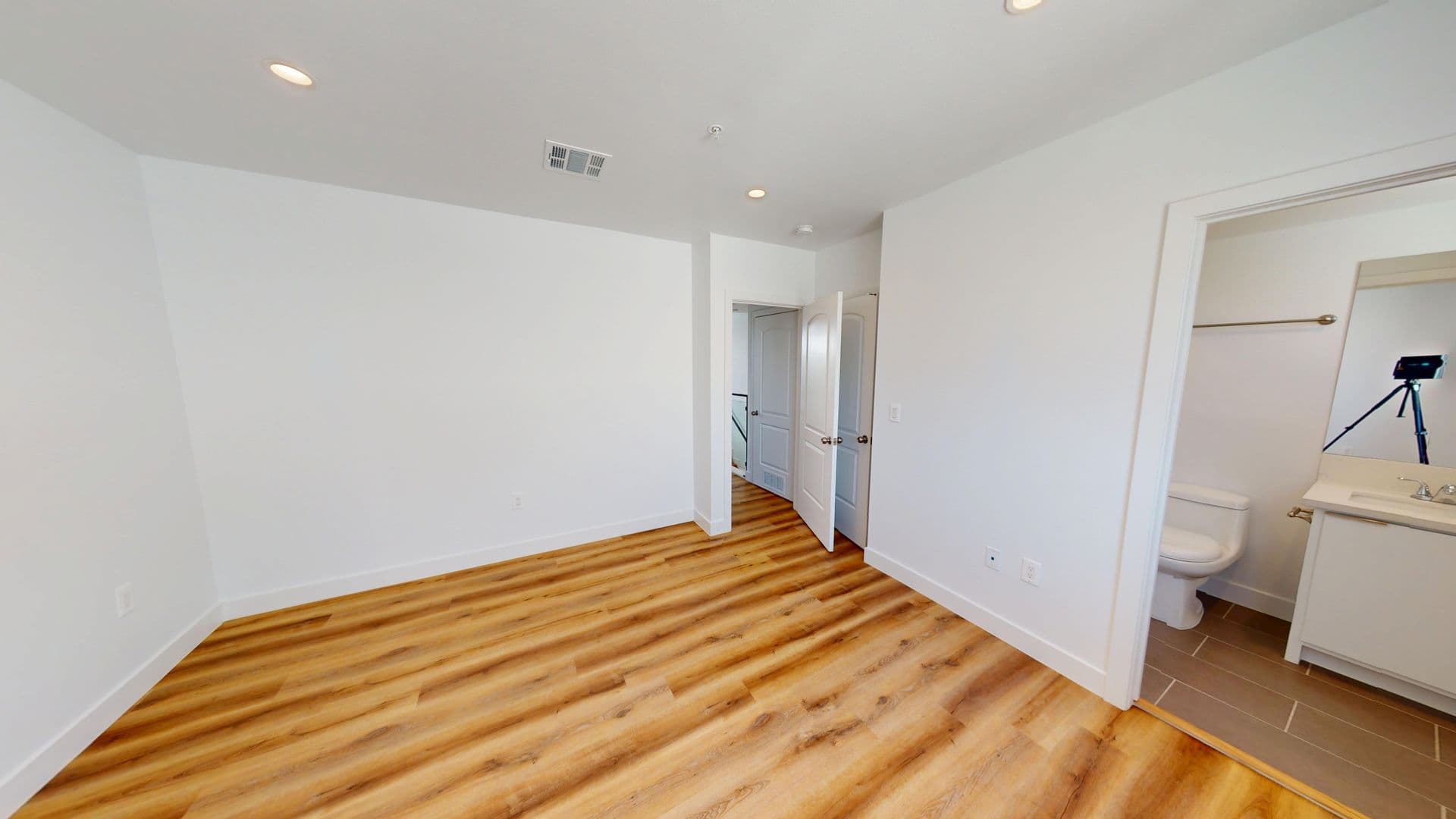 North Hollywood Apartment: 6238 Beck Avenue