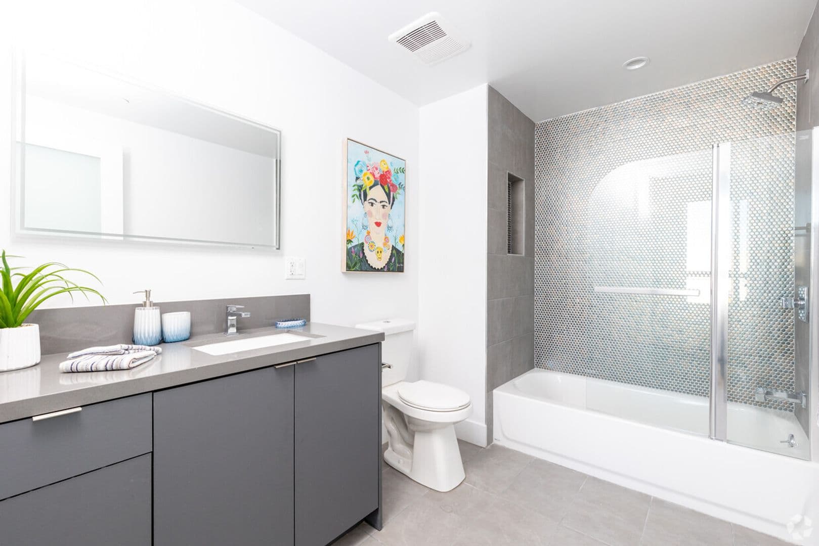 North Hollywood Apartment: 5525 Case Avenue