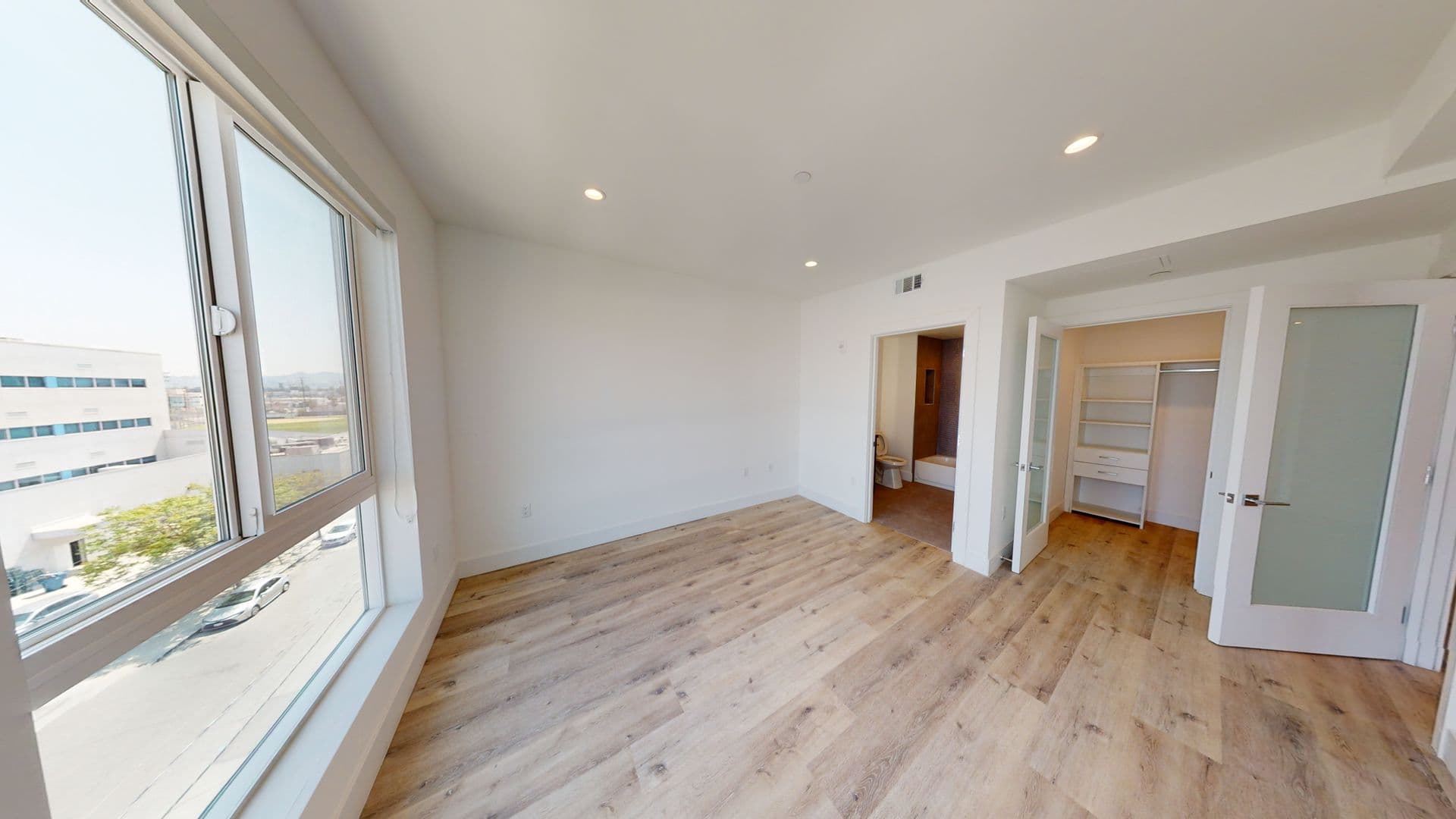 North Hollywood Apartment: 5525 Case Avenue