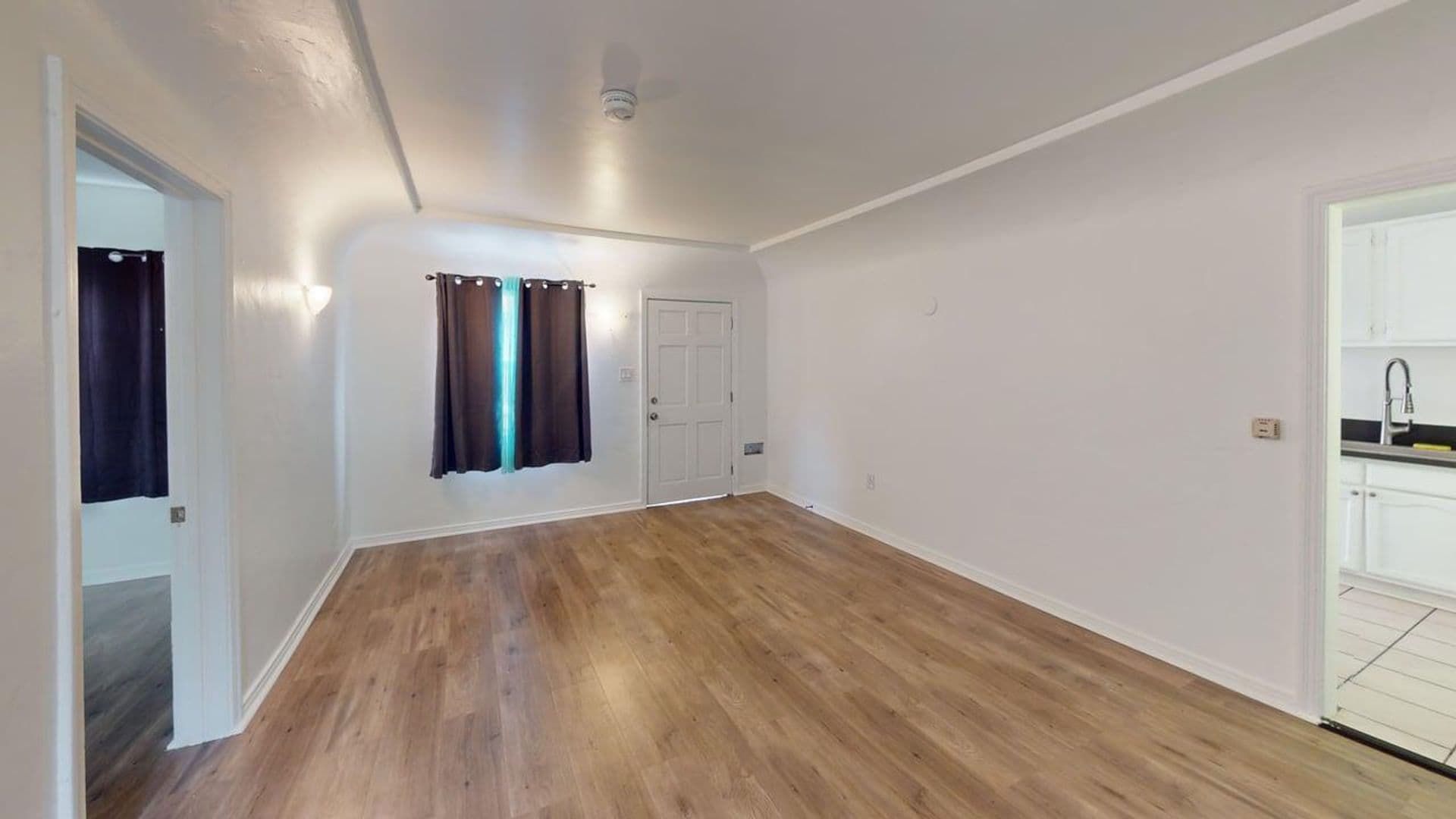 Los Angeles Apartment: 5911 South Wilton Place
