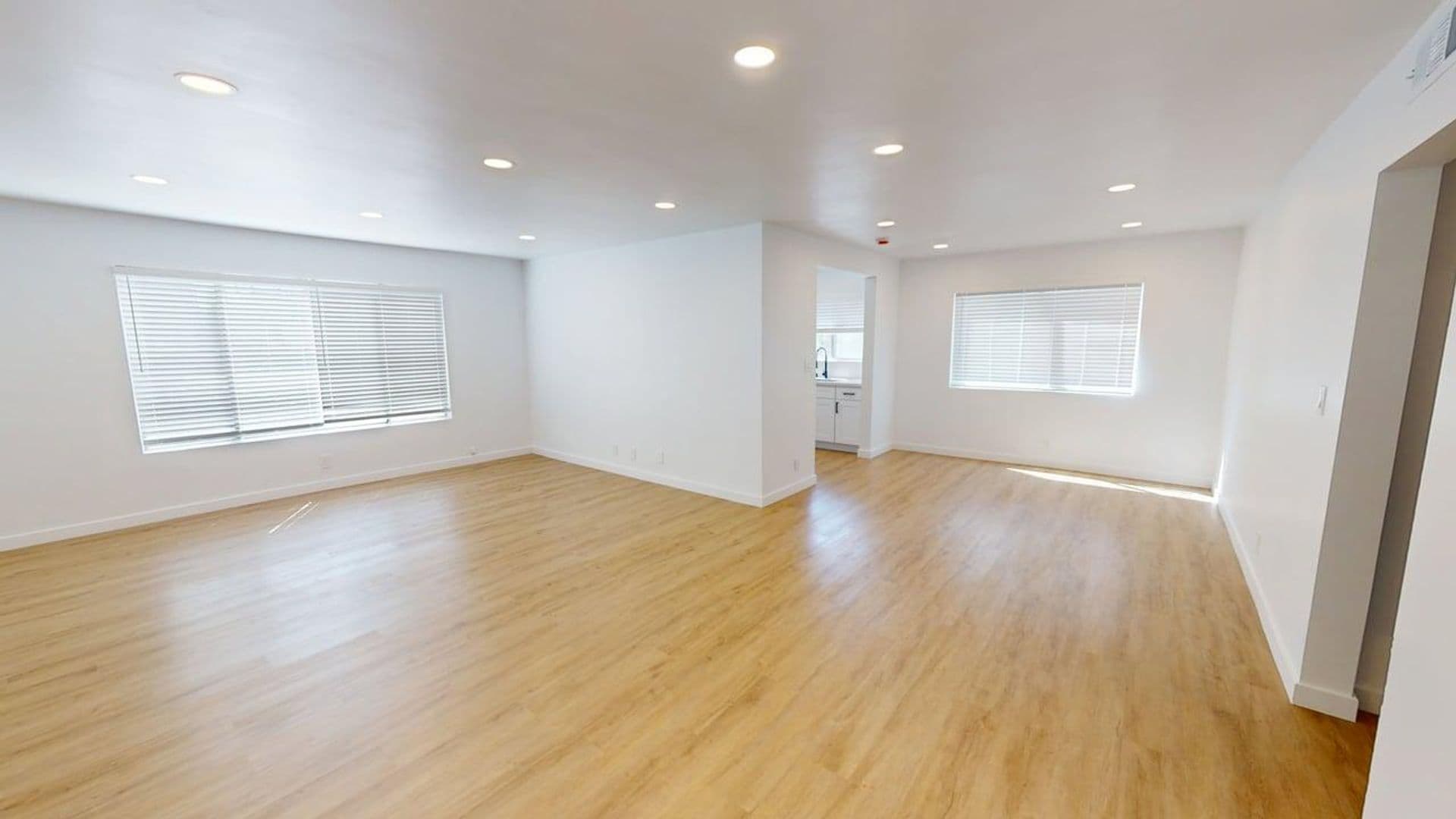 BEVERLY HILLS Apartment: 245 S. DOHENY DR.