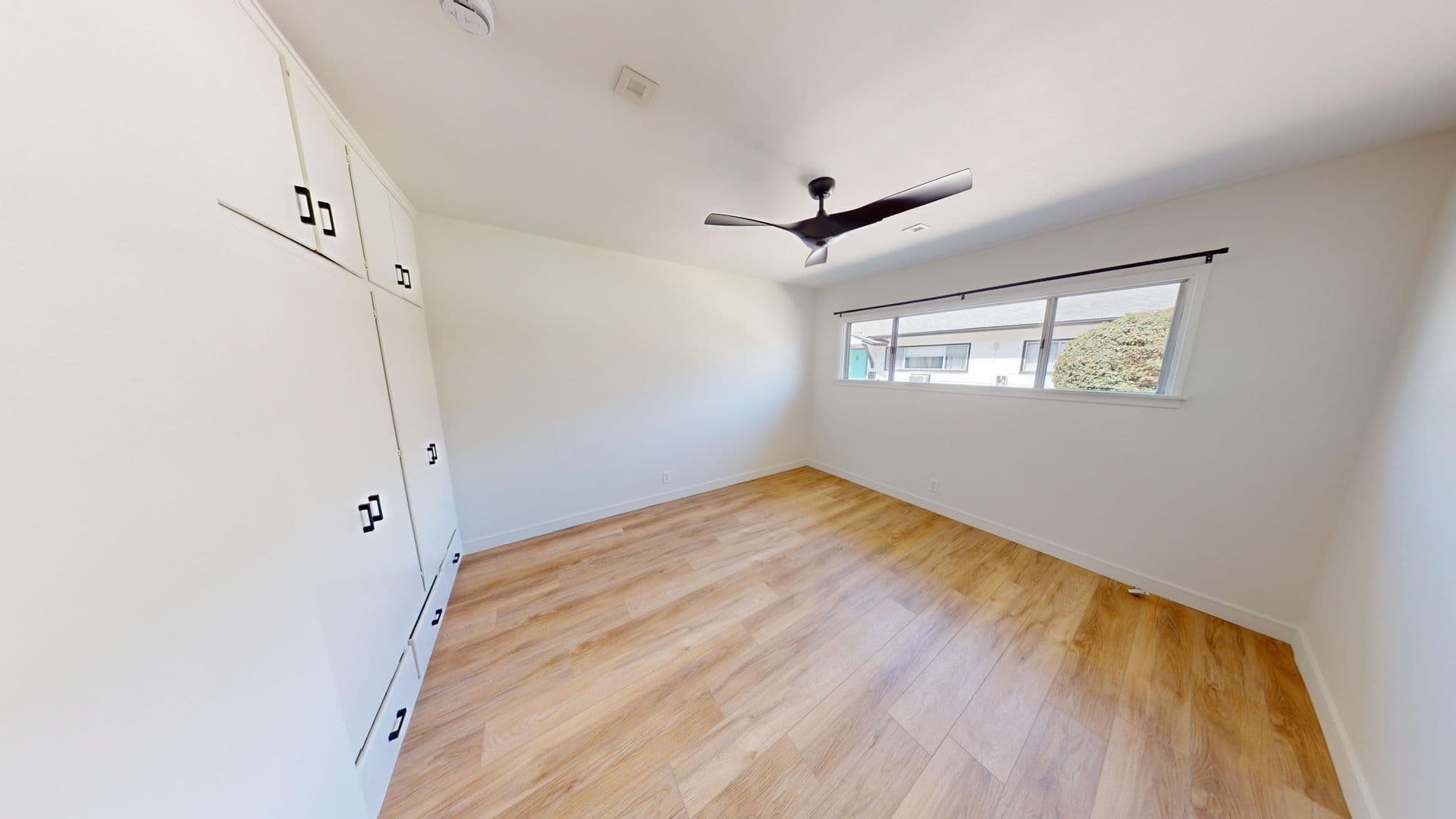 Burbank Apartment: 139 North Beachwood Drive