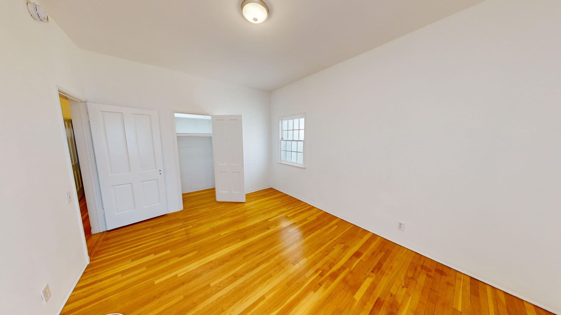 Los Angeles Apartment: 120 South Sweetzer Avenue