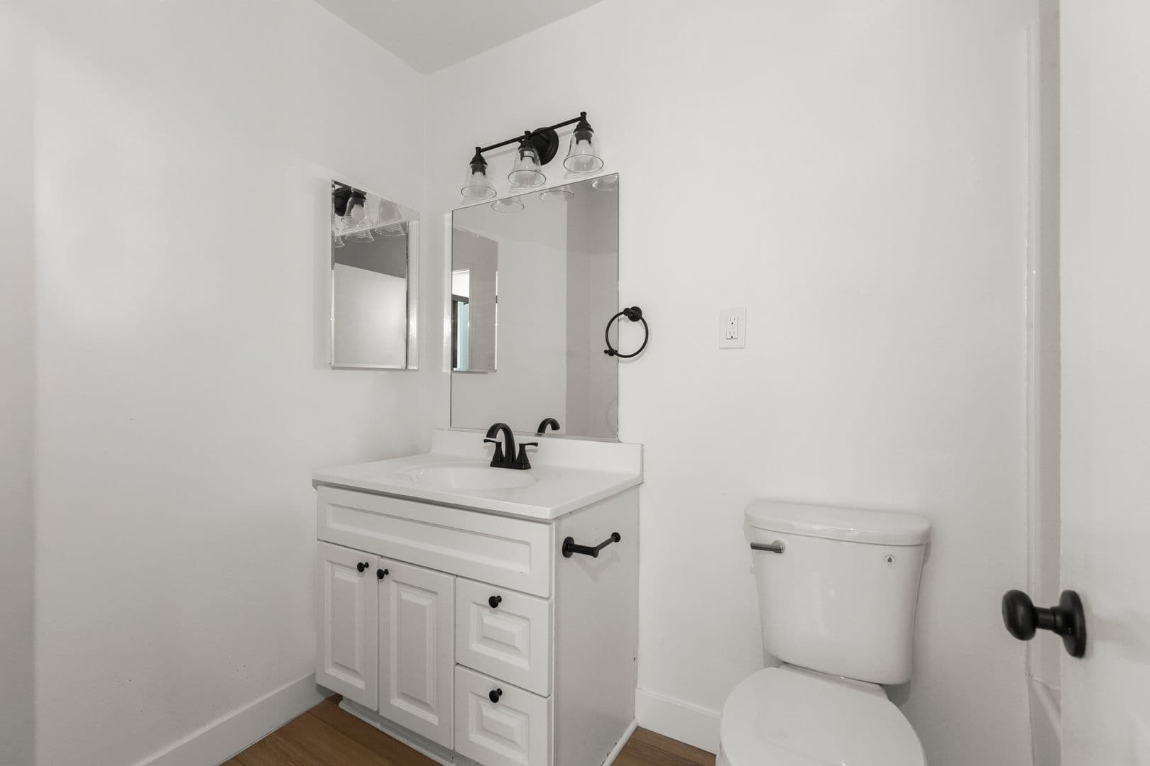 Los Angeles Apartment: 515 South Kingsley Drive
