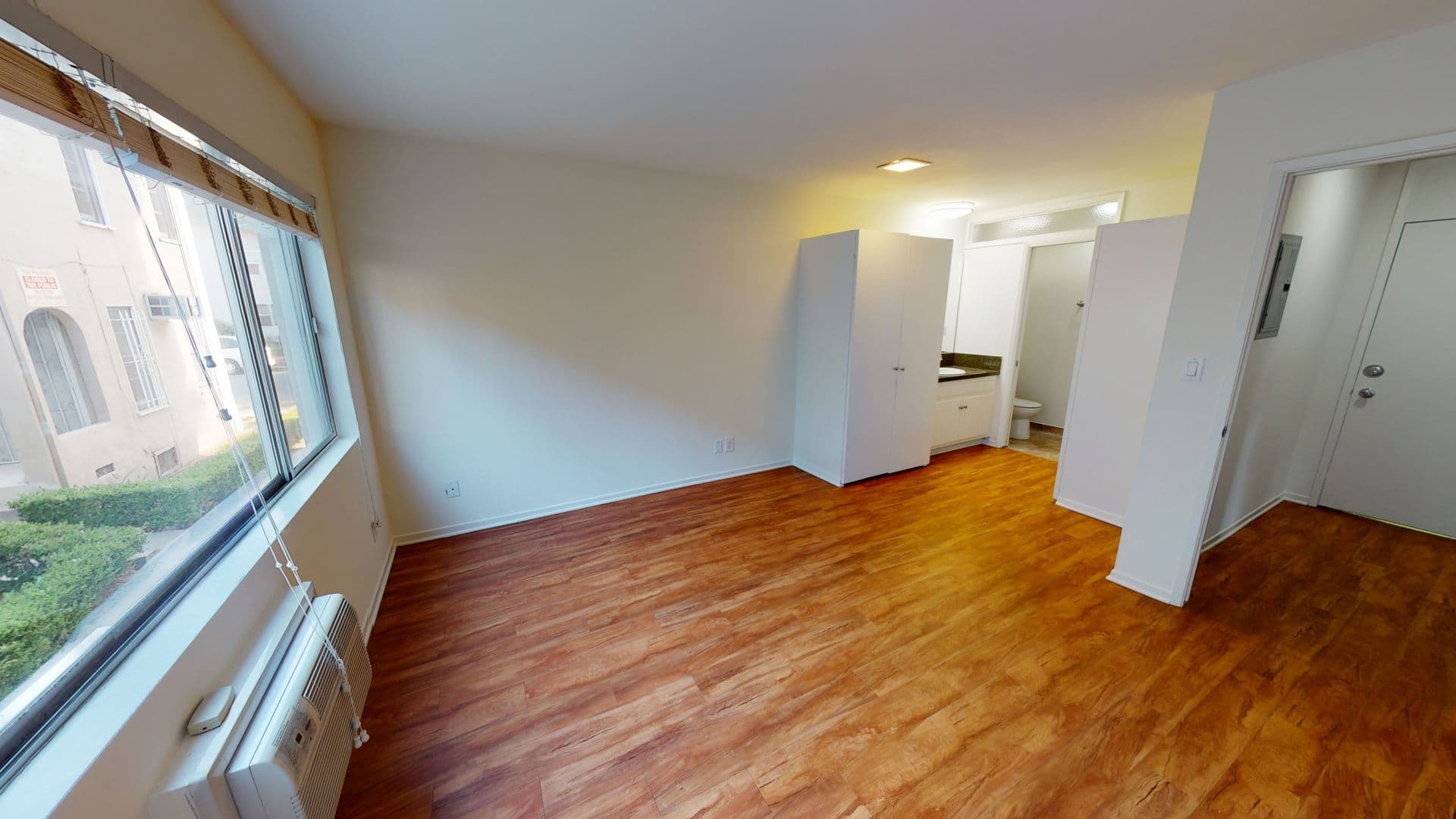 LOS ANGELES Apartment: 6331 ORANGE ST.