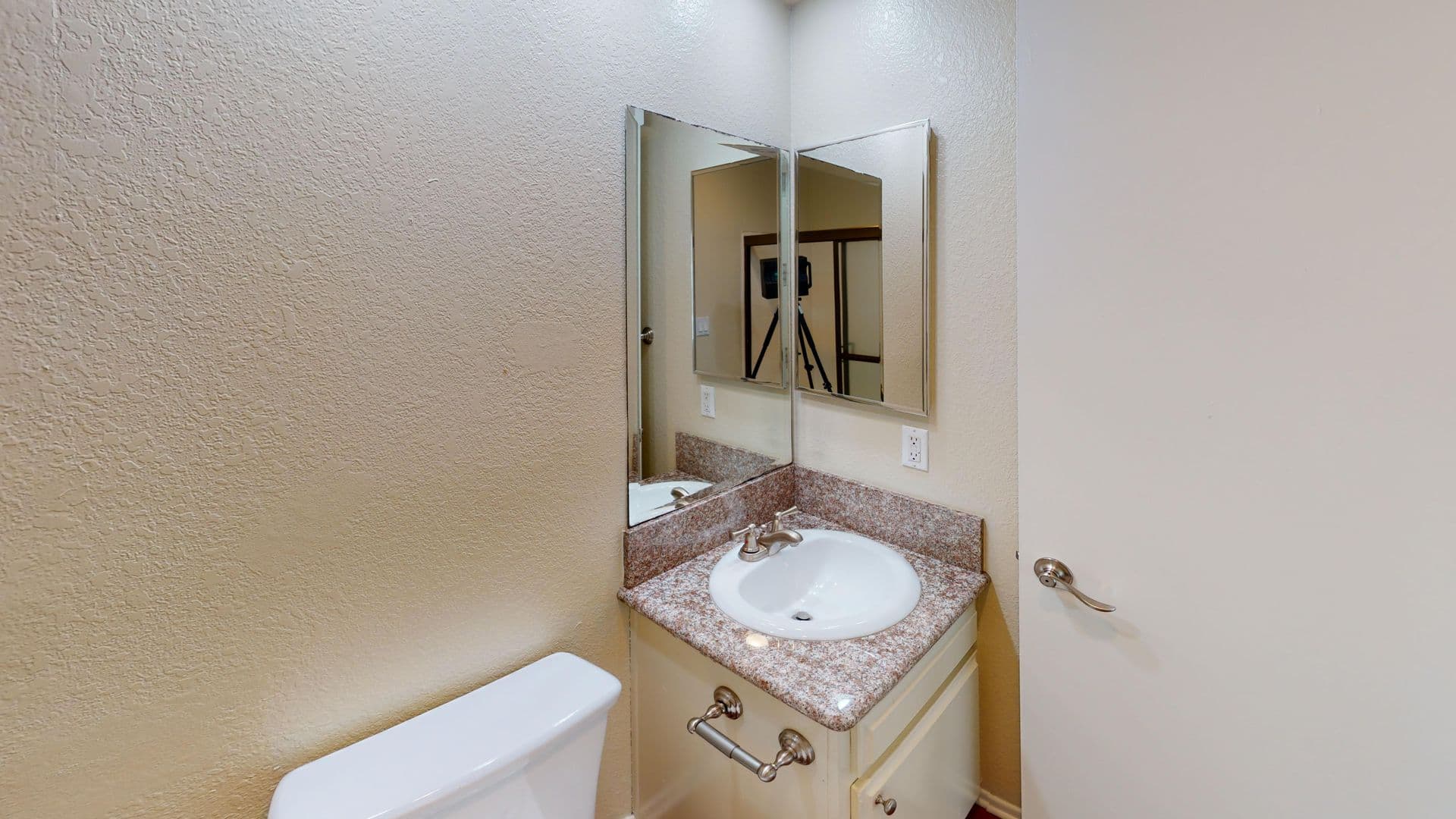 LOS ANGELES Apartment: 3974 MOORE ST.