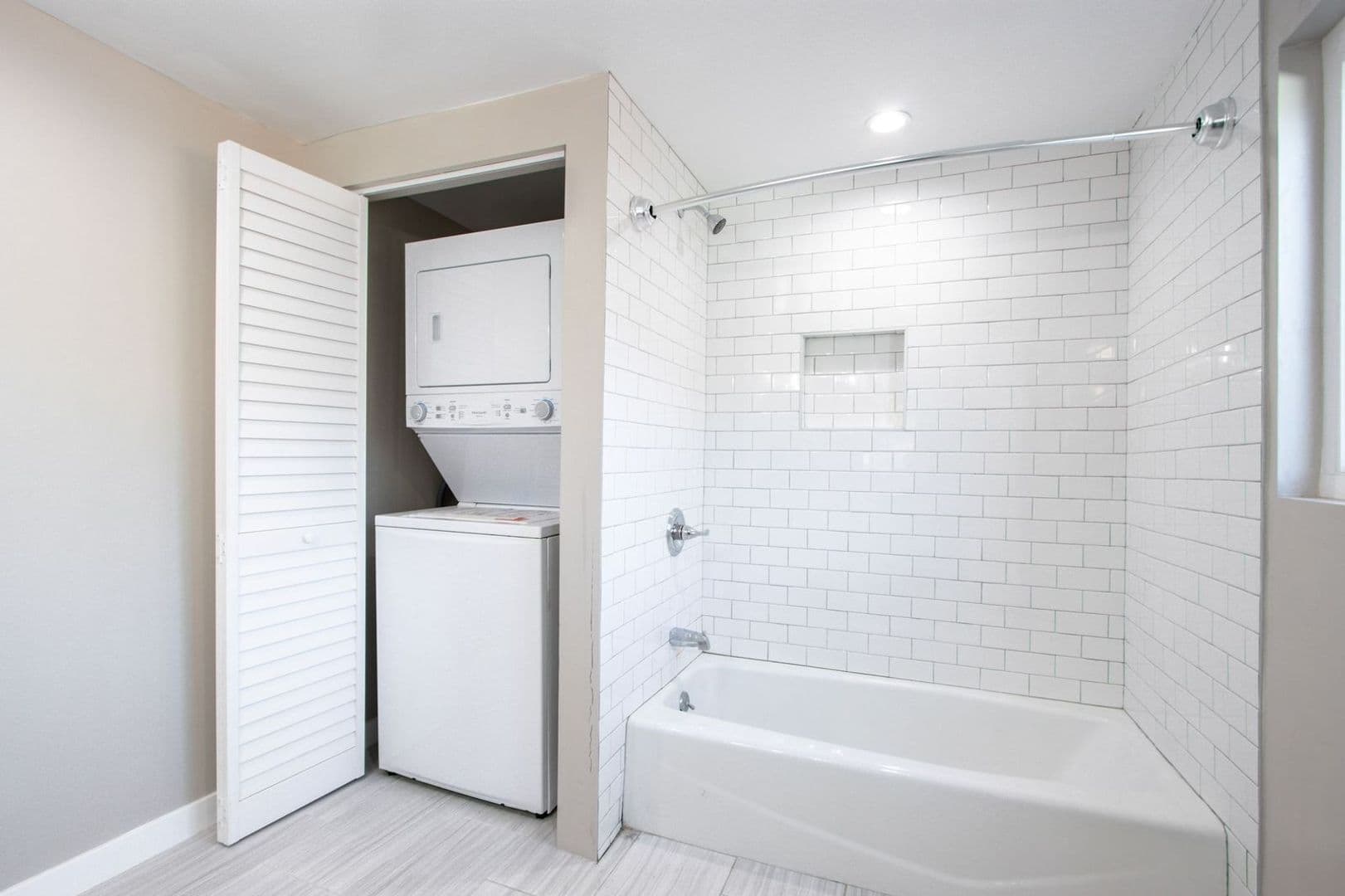 Los Angeles Apartment: 2641 Alice Street