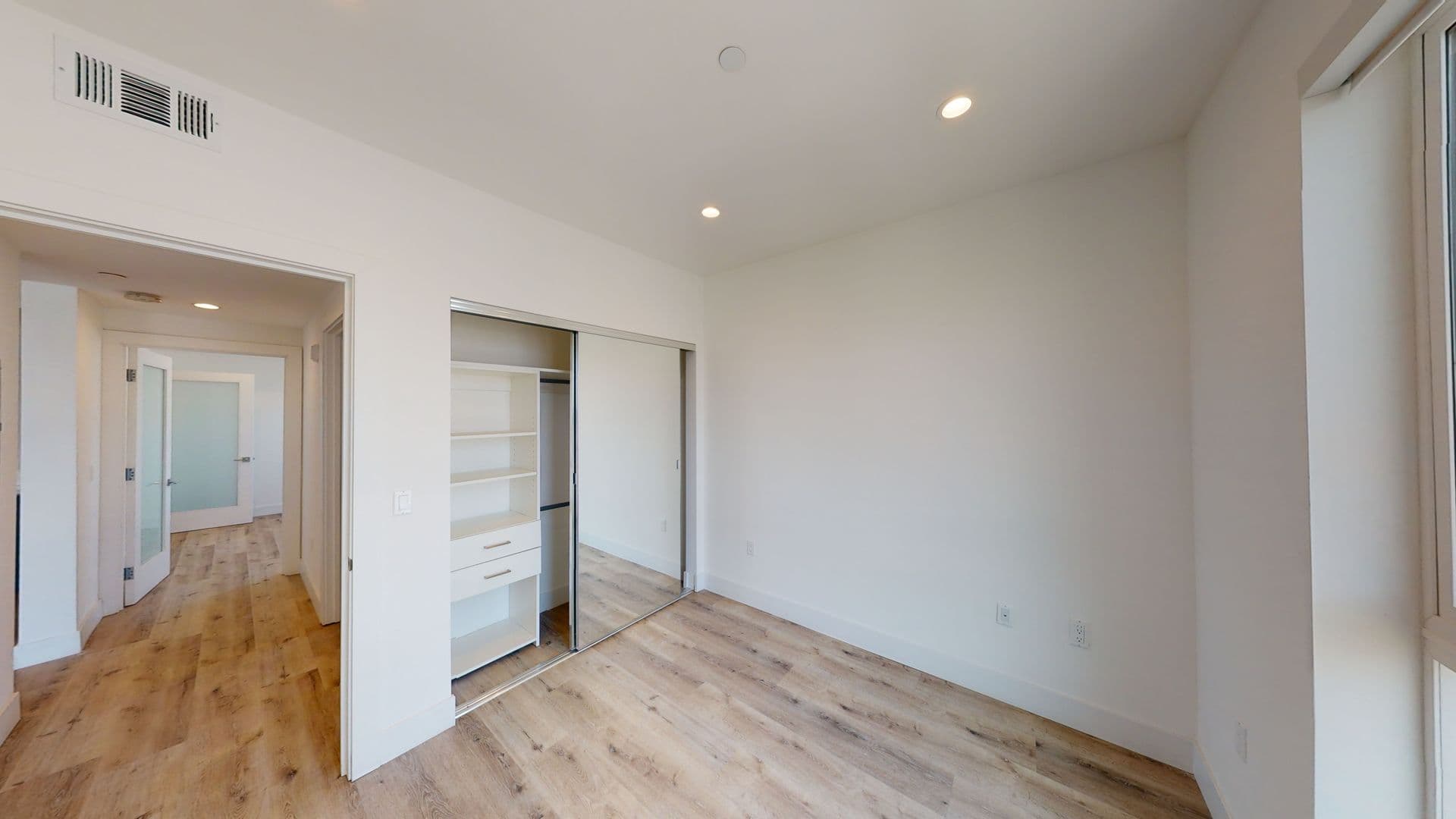 North Hollywood Apartment: 5525 Case Avenue
