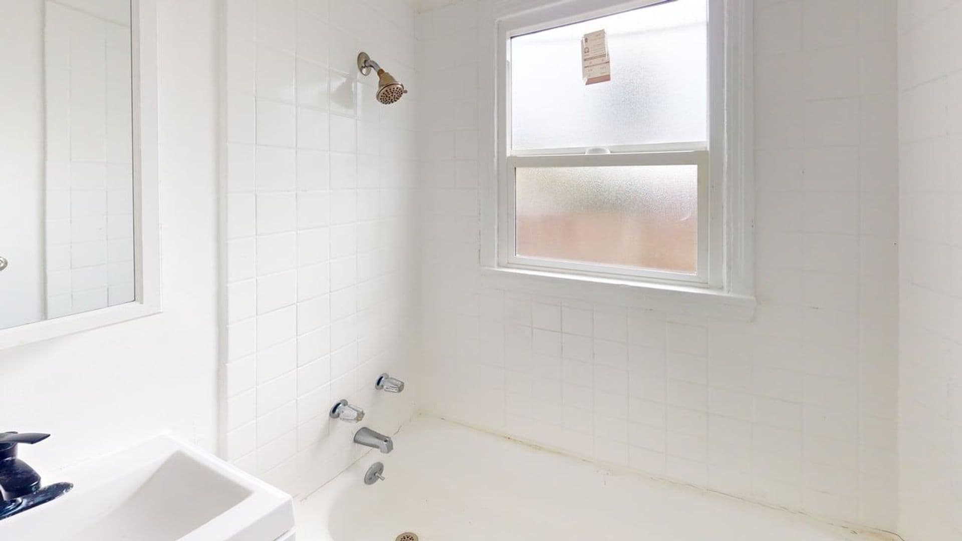 Los Angeles Apartment: 5911 South Wilton Place
