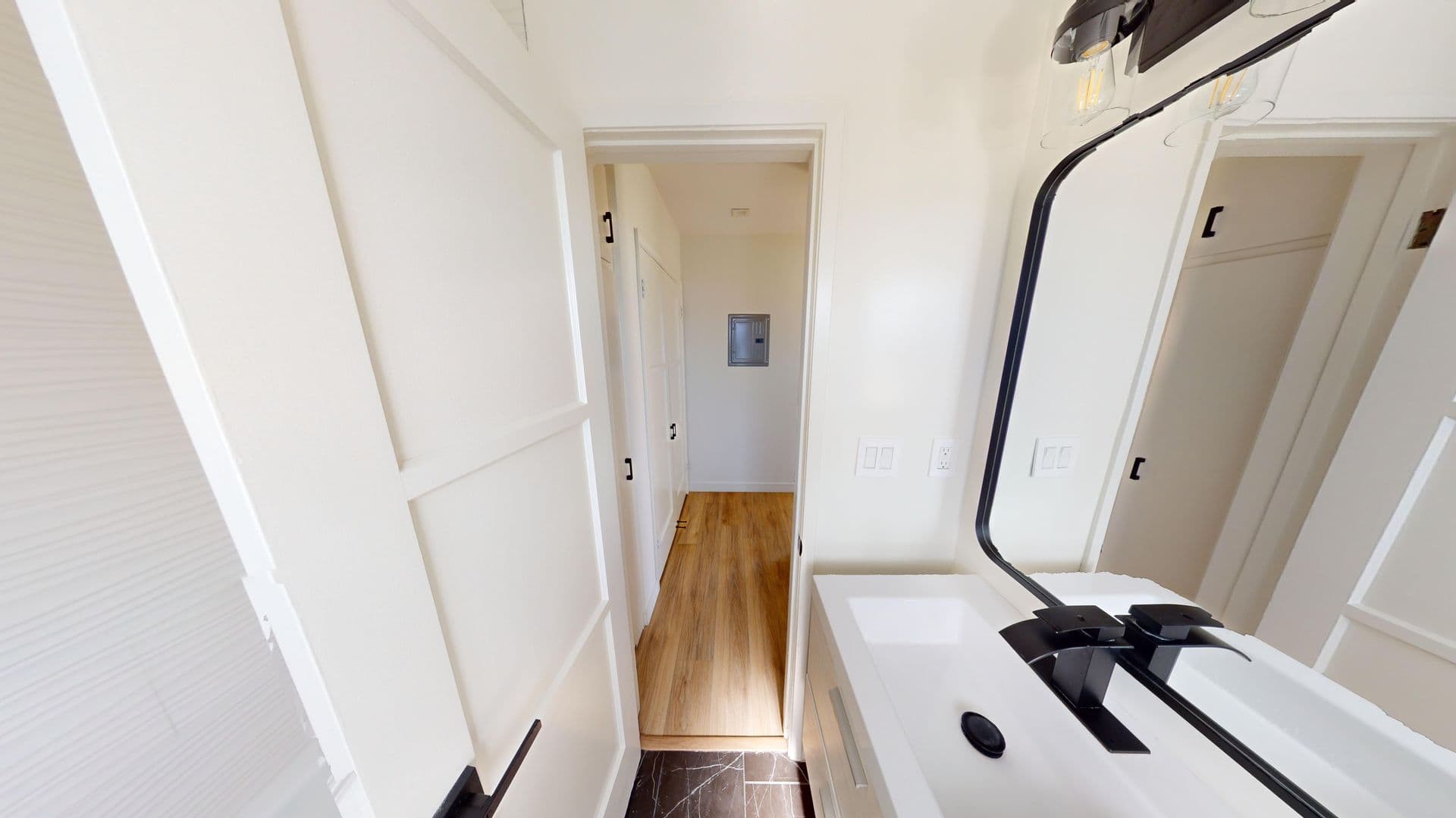 Burbank Apartment: 139 North Beachwood Drive
