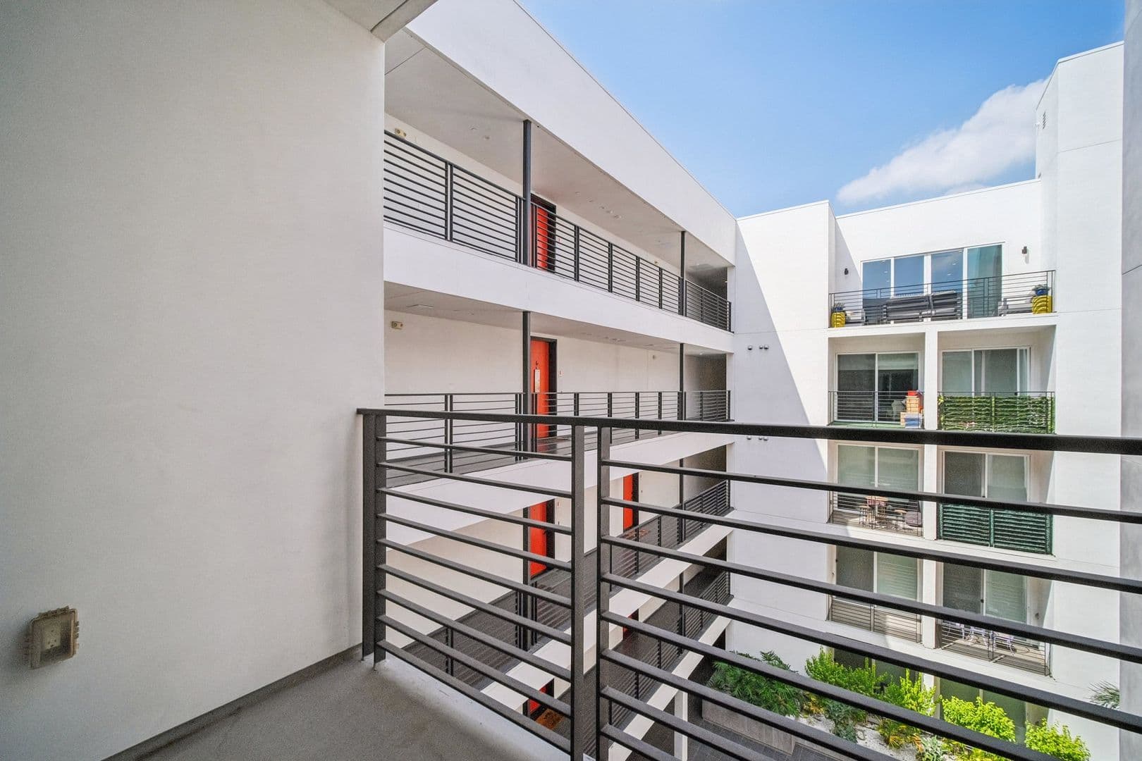 North Hollywood Apartment: 5525 Case Avenue
