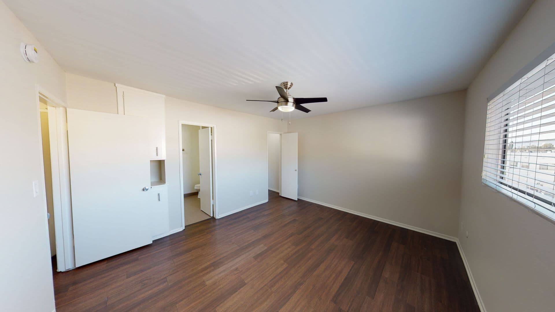 LOS ANGELES Apartment: 625 N. SYCAMORE AVE.