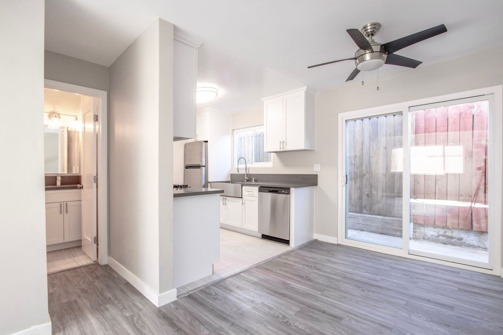Los Angeles Apartment: 2641 Alice Street