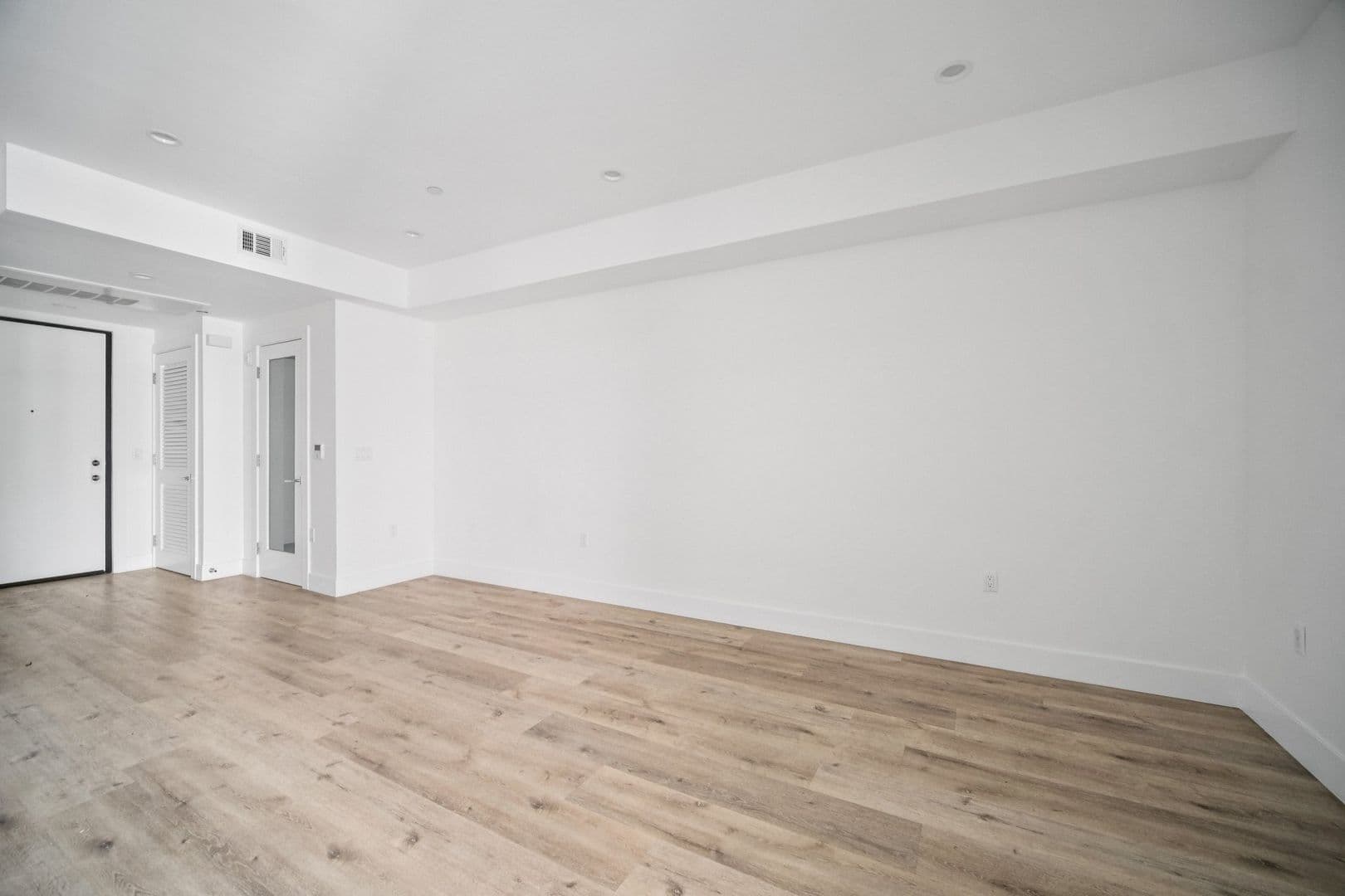 North Hollywood Apartment: 5525 Case Avenue