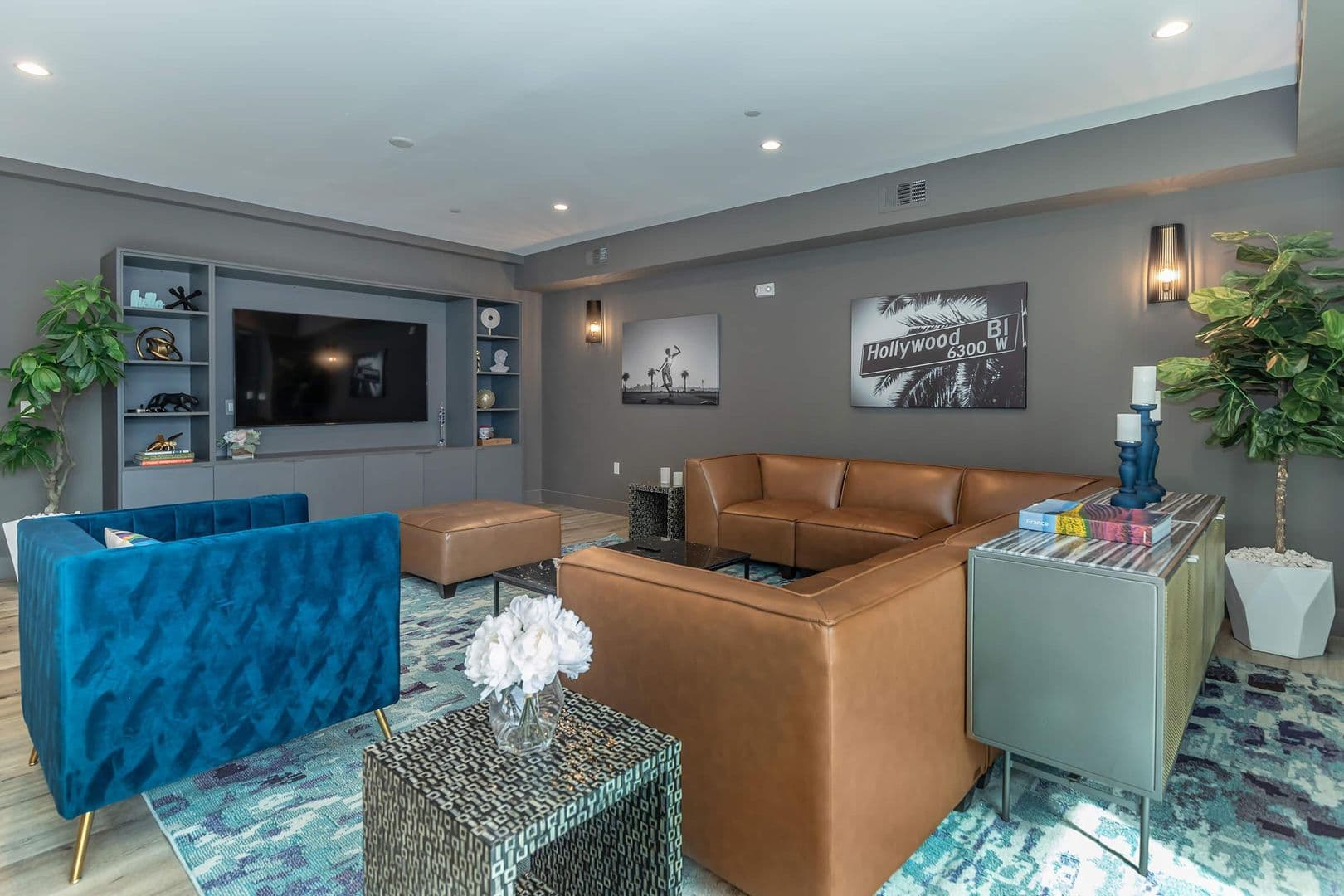 North Hollywood Apartment: 5525 Case Avenue
